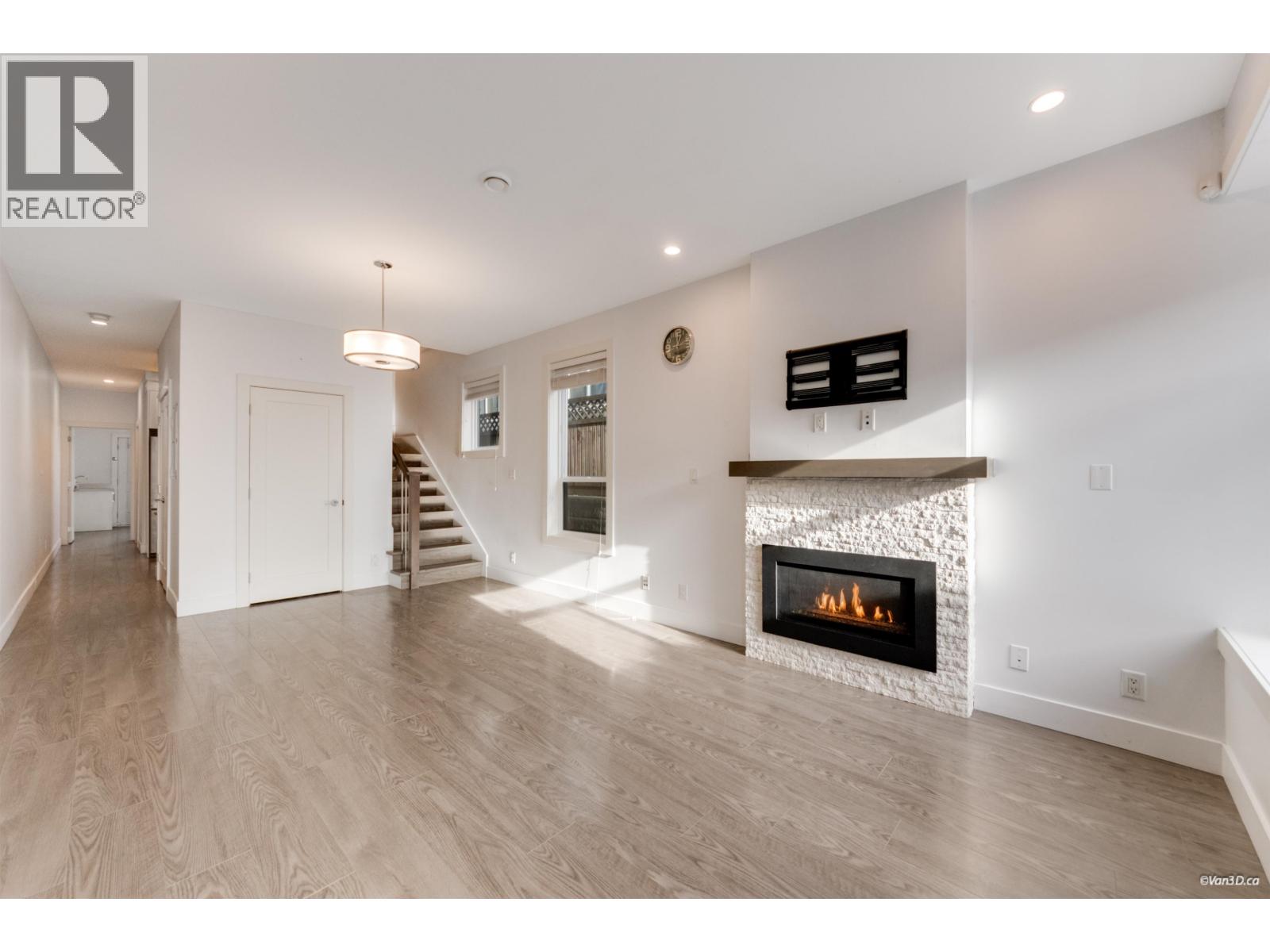 5087 Dominion Street, Burnaby, British Columbia  V5G 1C8 - Photo 3 - R3083299