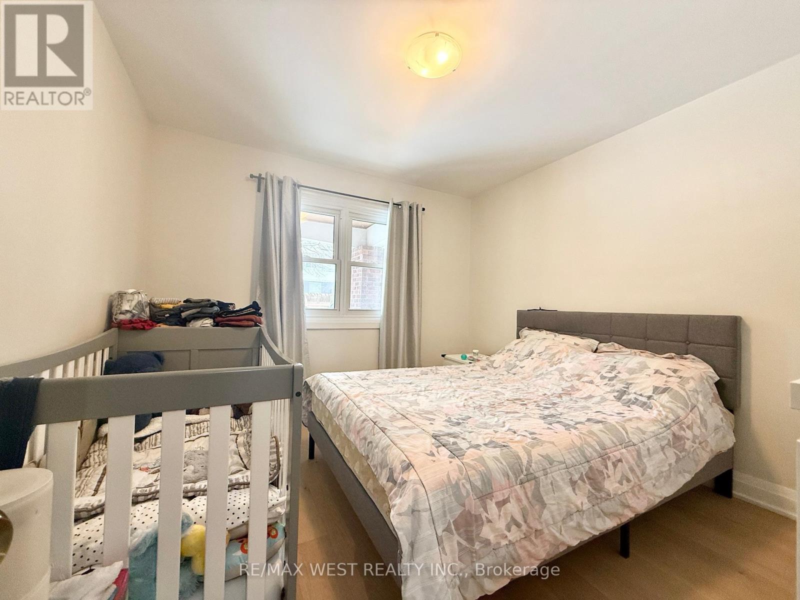 Main - 4 Sutherland Avenue, Toronto, Ontario  M4C 1R8 - Photo 12 - E12731108