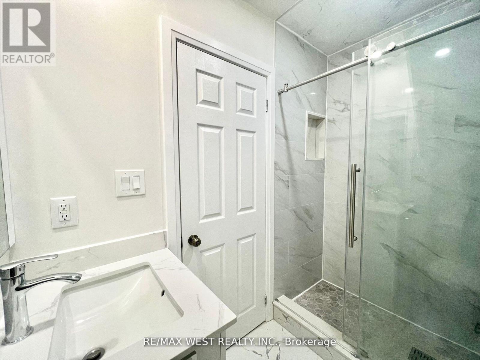 Main - 4 Sutherland Avenue, Toronto, Ontario  M4C 1R8 - Photo 15 - E12731108