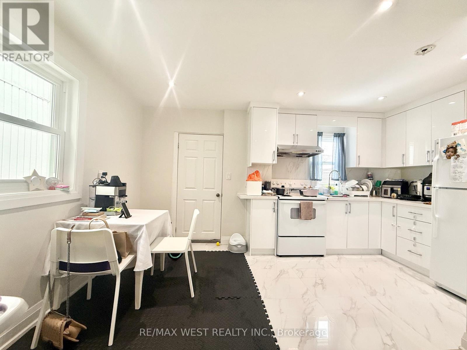 Main - 4 Sutherland Avenue, Toronto, Ontario  M4C 1R8 - Photo 7 - E12731108