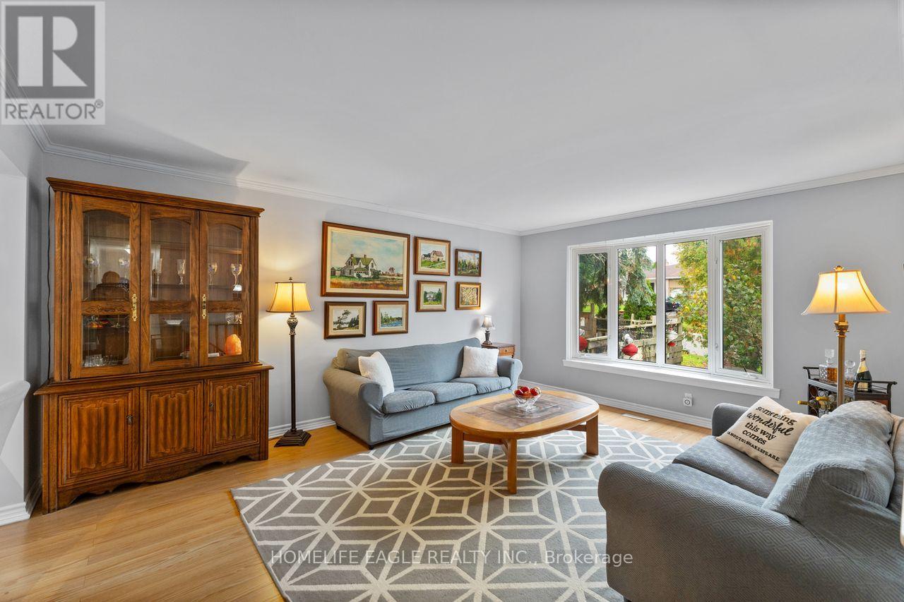 14 Lee Avenue, Bradford West Gwillimbury, Ontario  L3Z 1A9 - Photo 2 - N12731088