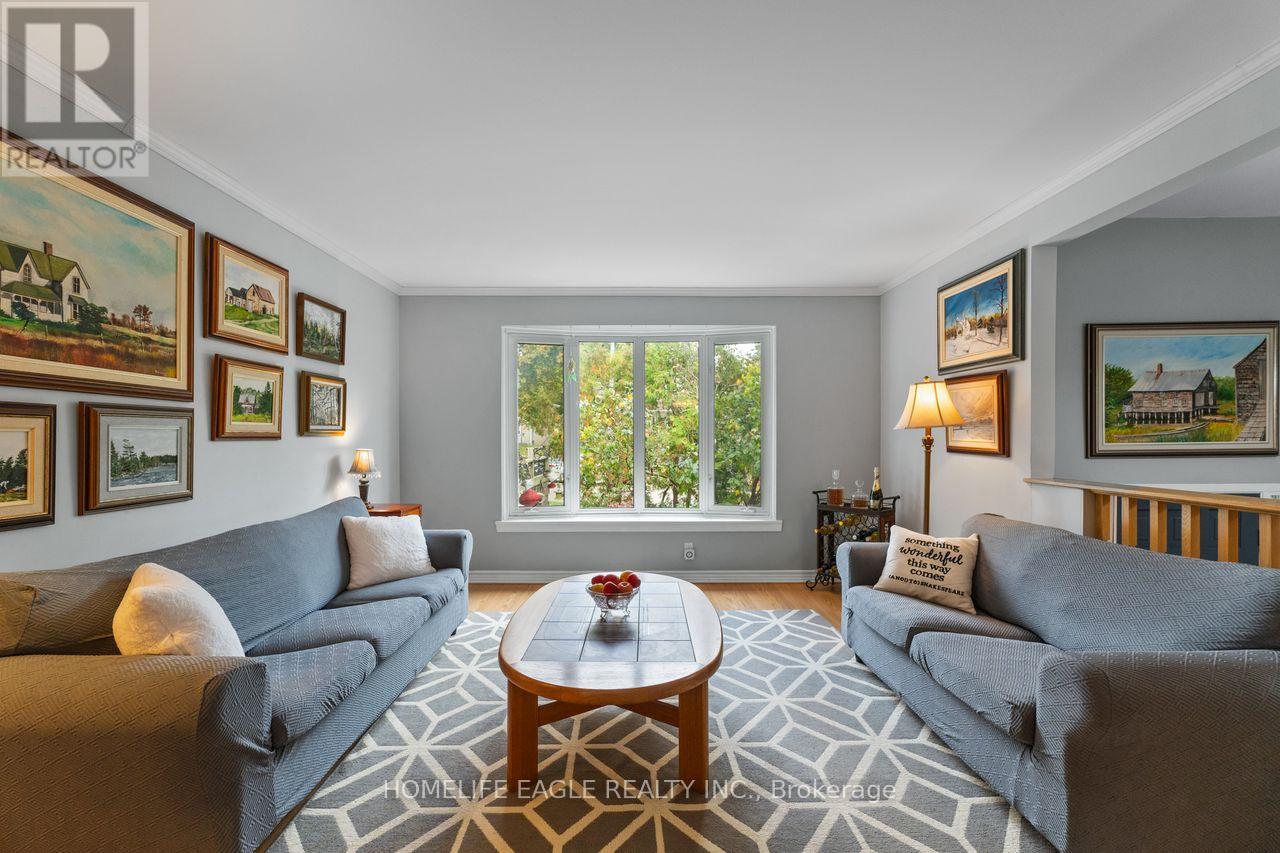 14 Lee Avenue, Bradford West Gwillimbury, Ontario  L3Z 1A9 - Photo 3 - N12731088