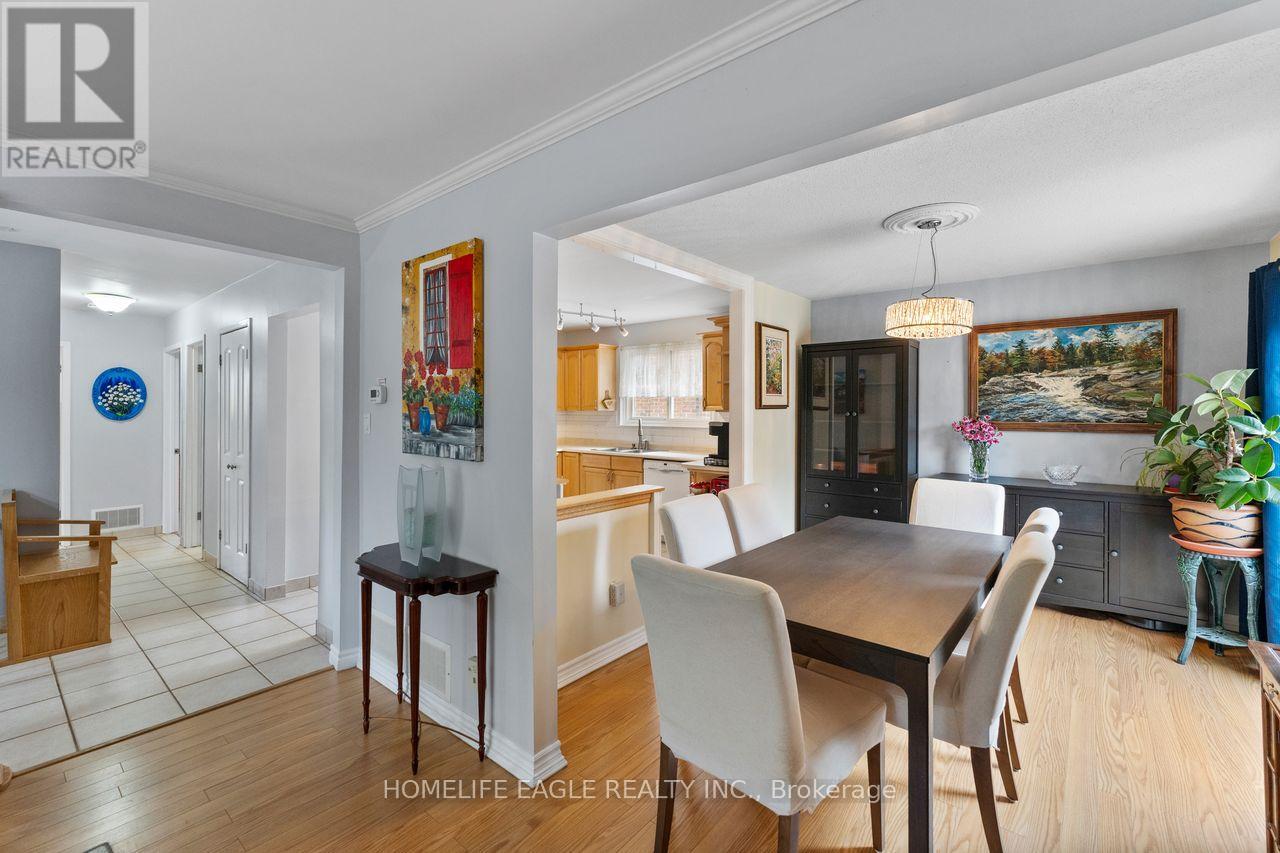 14 Lee Avenue, Bradford West Gwillimbury, Ontario  L3Z 1A9 - Photo 5 - N12731088