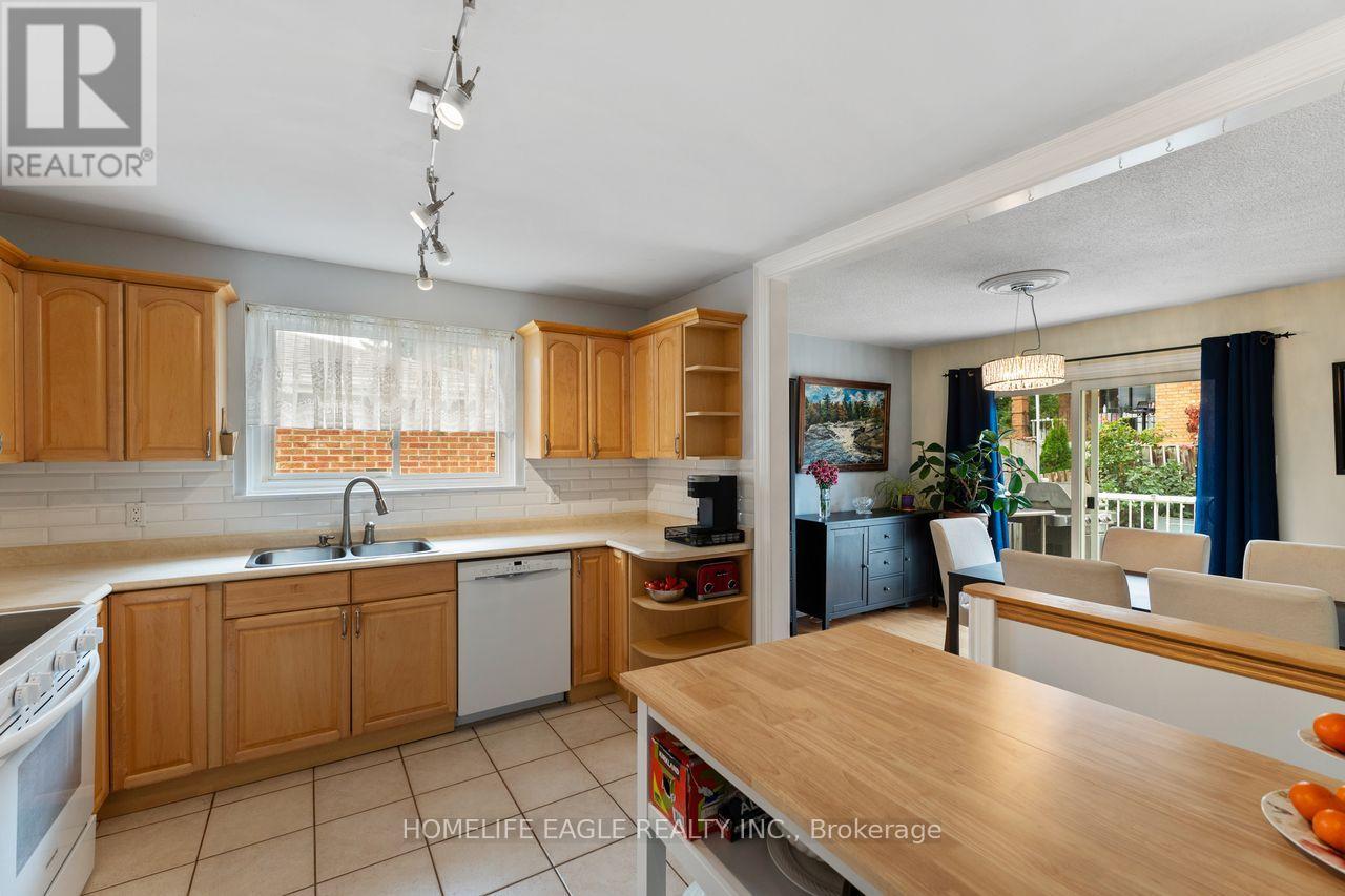 14 Lee Avenue, Bradford West Gwillimbury, Ontario  L3Z 1A9 - Photo 8 - N12731088