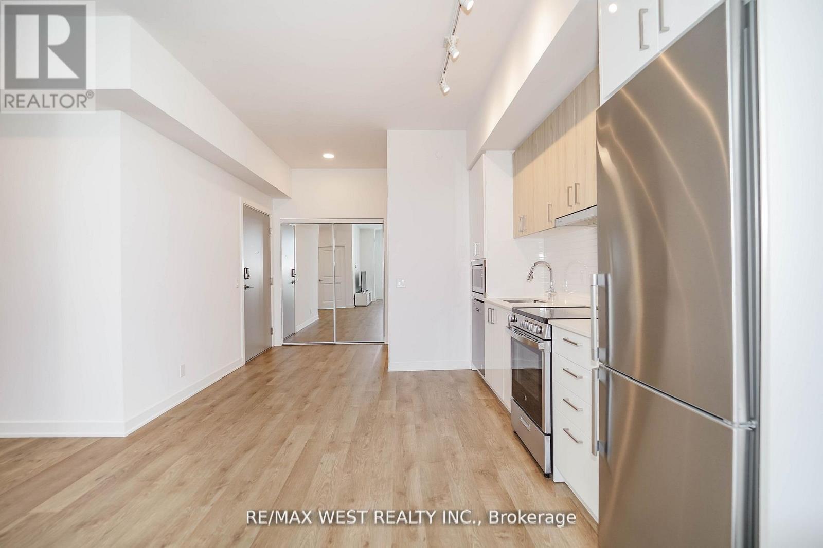 1101 - 50 Upper Mall Way, Vaughan, Ontario  L4J 0L8 - Photo 3 - N12731112