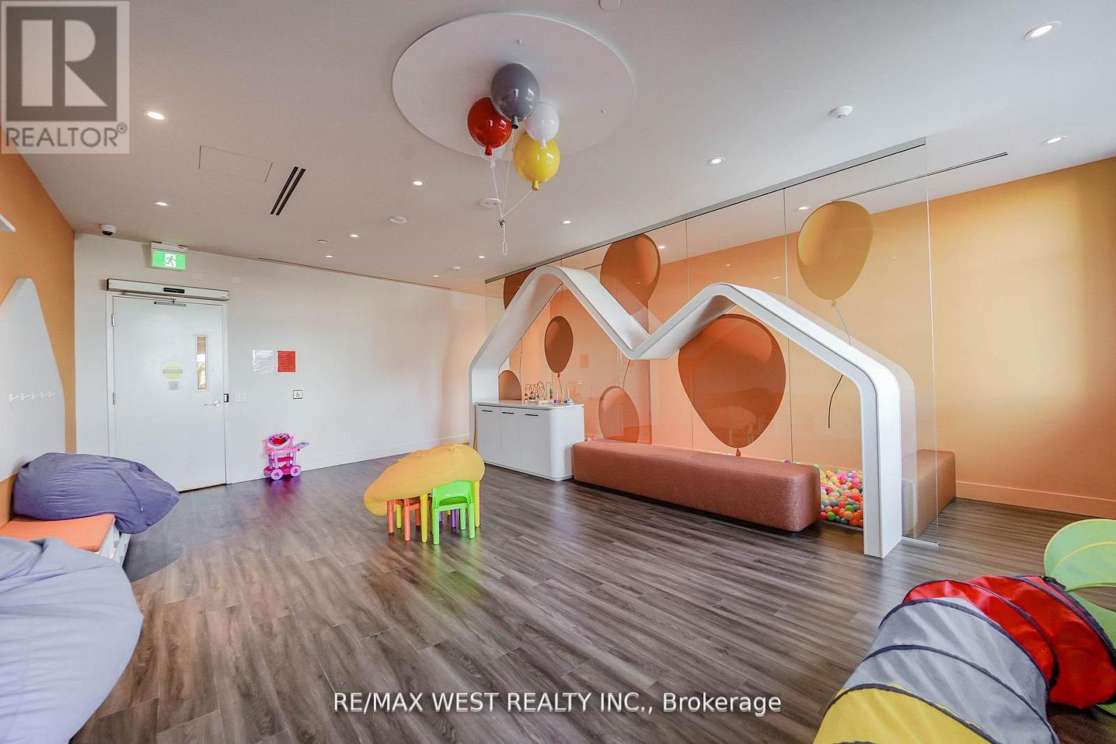 1101 - 50 Upper Mall Way, Vaughan, Ontario  L4J 0L8 - Photo 8 - N12731112