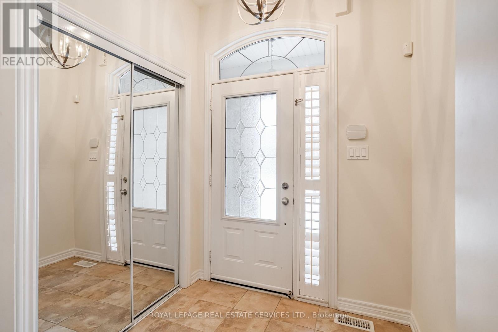 1259 Craigleith Road, Oakville, Ontario  L6H 0B6 - Photo 4 - W12731110