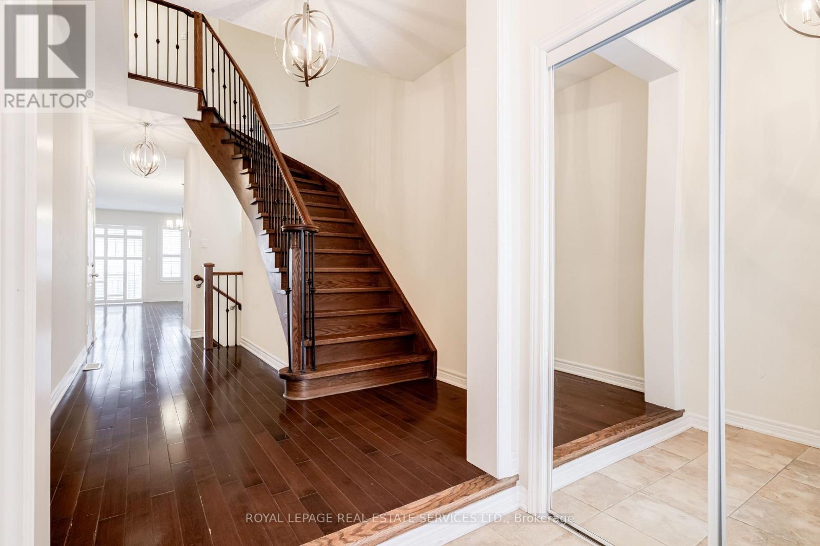 1259 Craigleith Road, Oakville, Ontario  L6H 0B6 - Photo 5 - W12731110