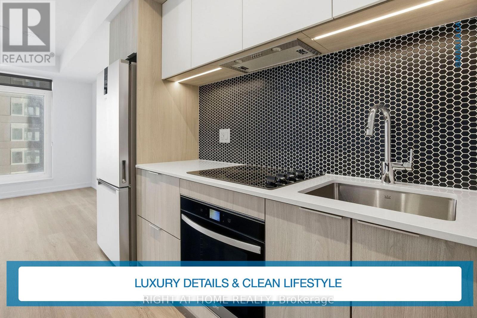 2511 - 395 Square One Drive, Mississauga, Ontario  L5B 0P6 - Photo 8 - W12731120