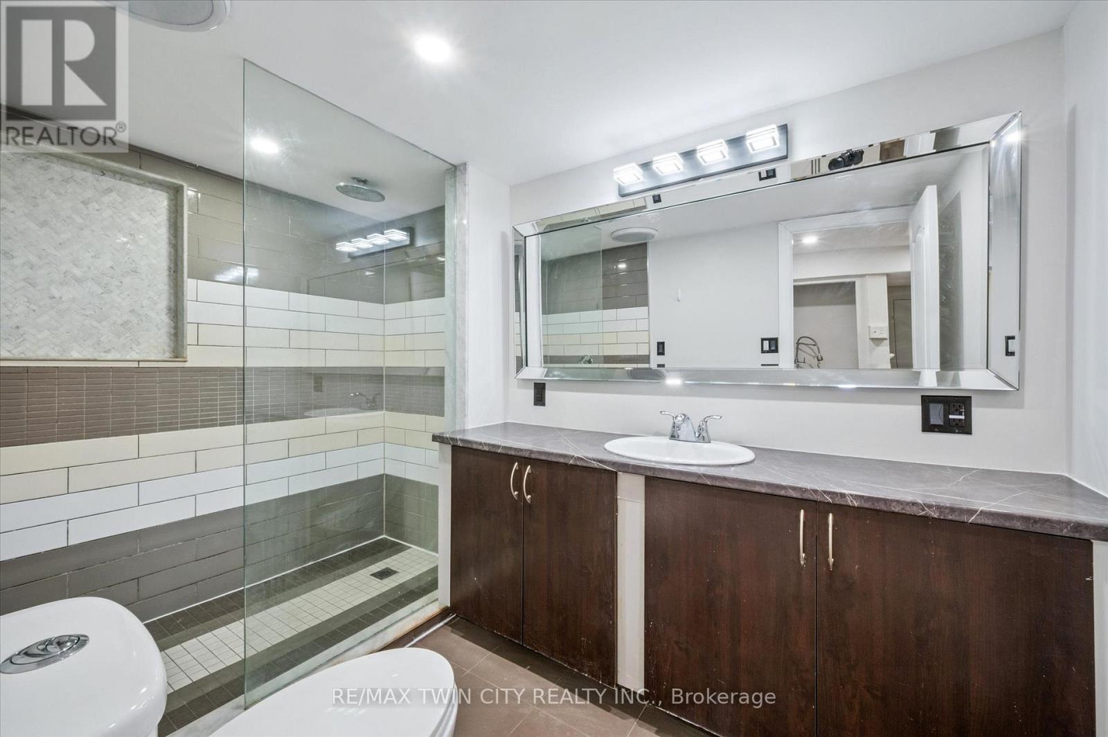 56 Columbia Street W, Waterloo, Ontario  N2L 3K5 - Photo 24 - X12731100