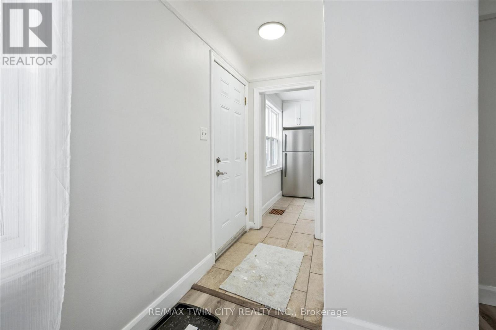 56 Columbia Street W, Waterloo, Ontario  N2L 3K5 - Photo 4 - X12731100