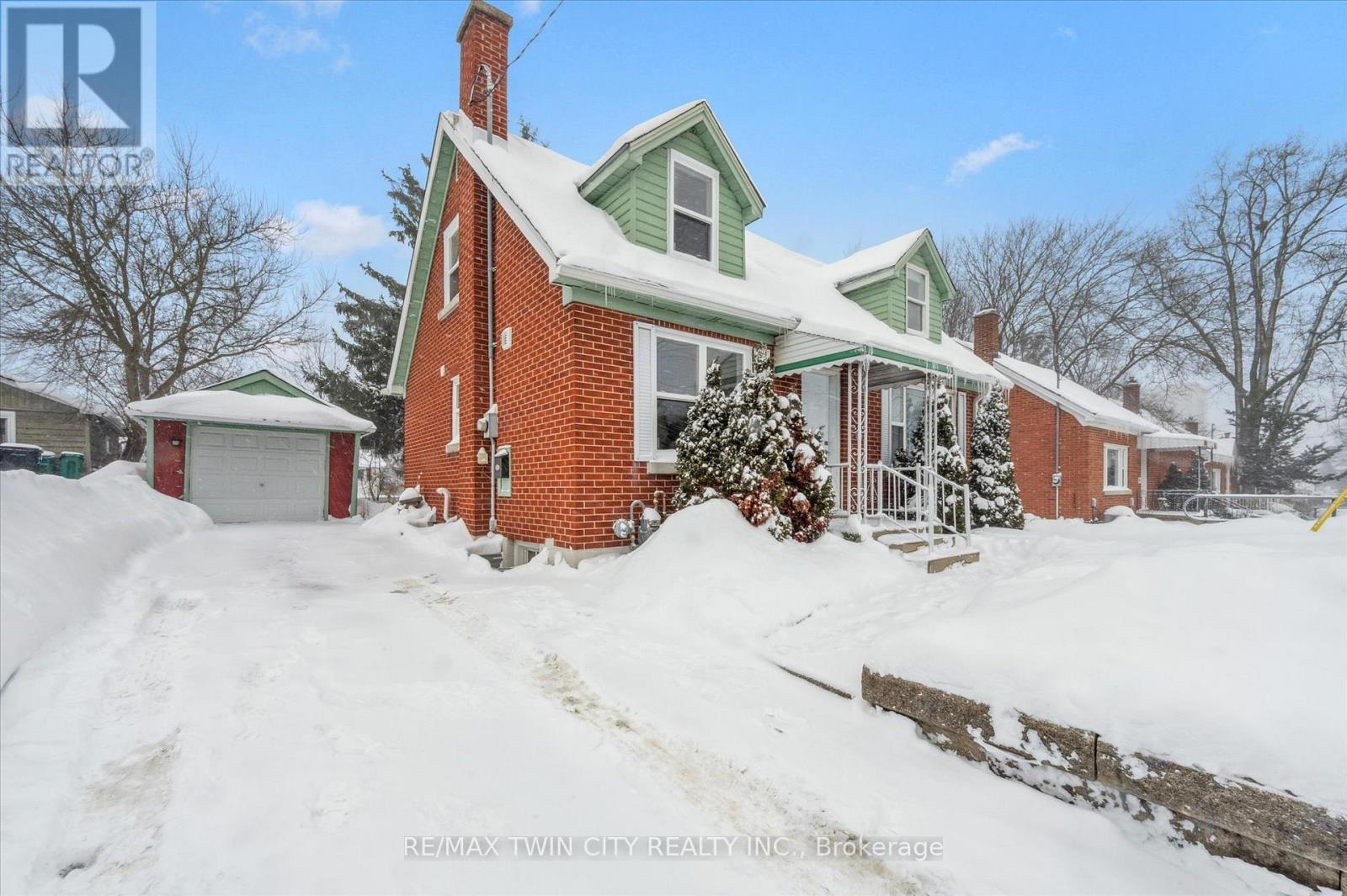 56 Columbia Street W, Waterloo, Ontario  N2L 3K5 - Photo 2 - X12731106