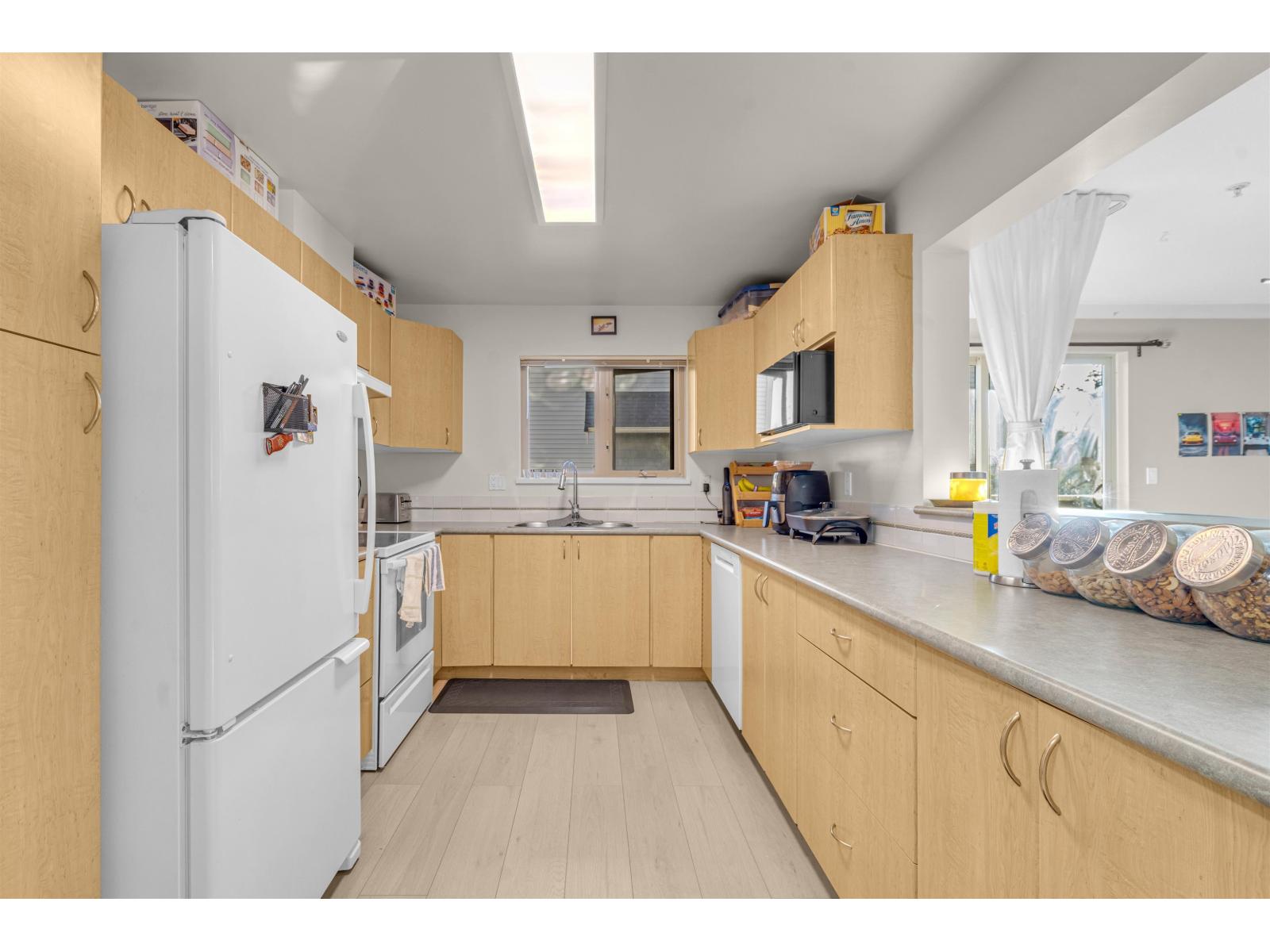 210 15220 Guildford Drive, Surrey, British Columbia  V3R 0Y6 - Photo 11 - R3026781