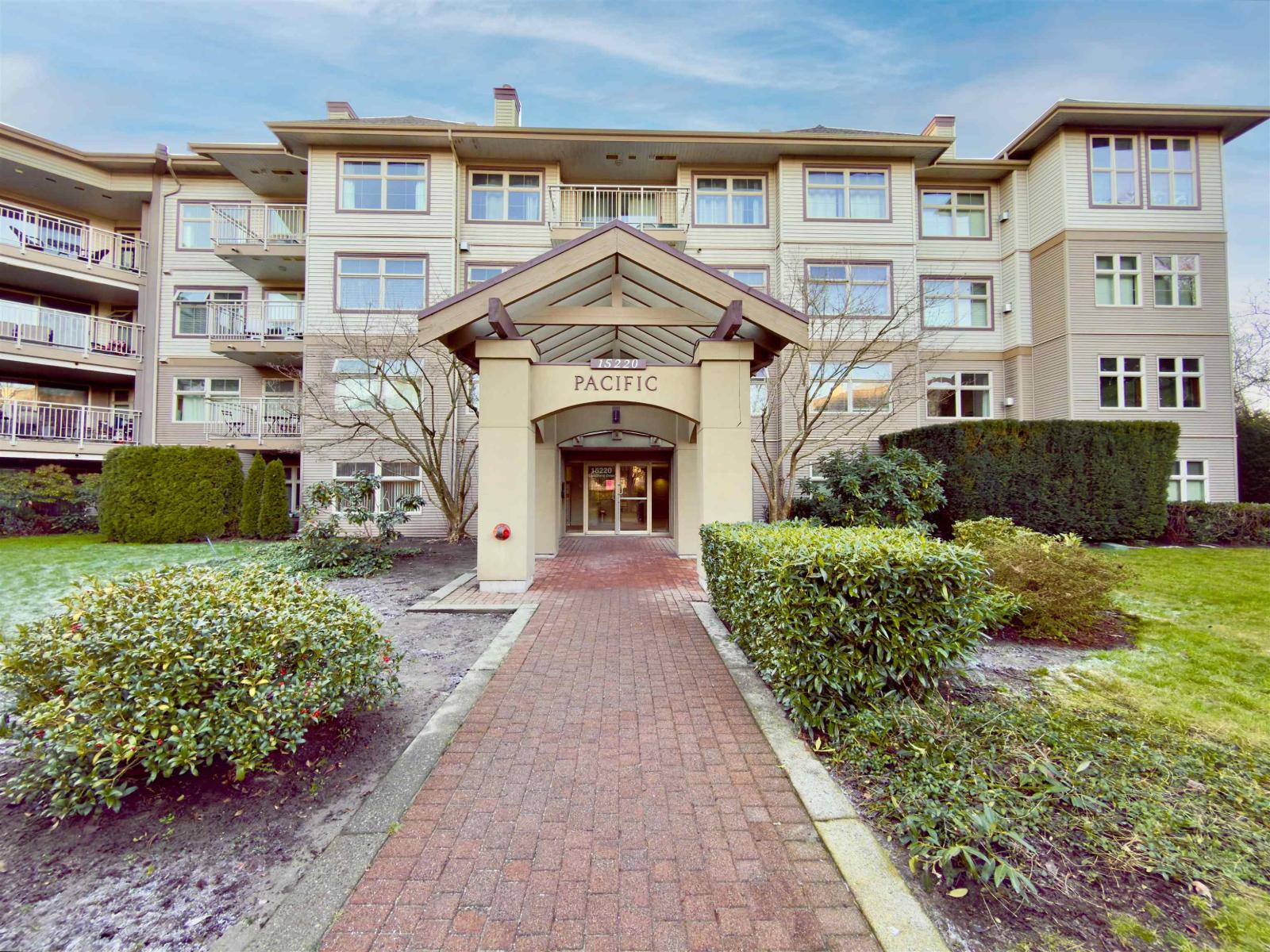 210 15220 Guildford Drive, Surrey, British Columbia  V3R 0Y6 - Photo 2 - R3026781