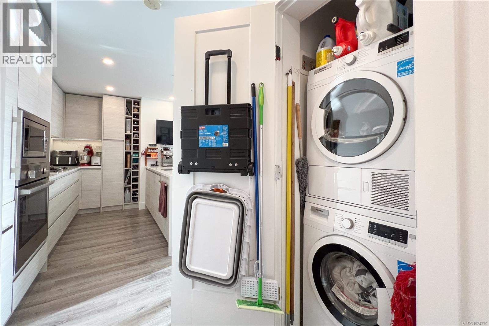 1108 777 Herald St, Victoria, British Columbia  V8T 0C7 - Photo 32 - 1024330