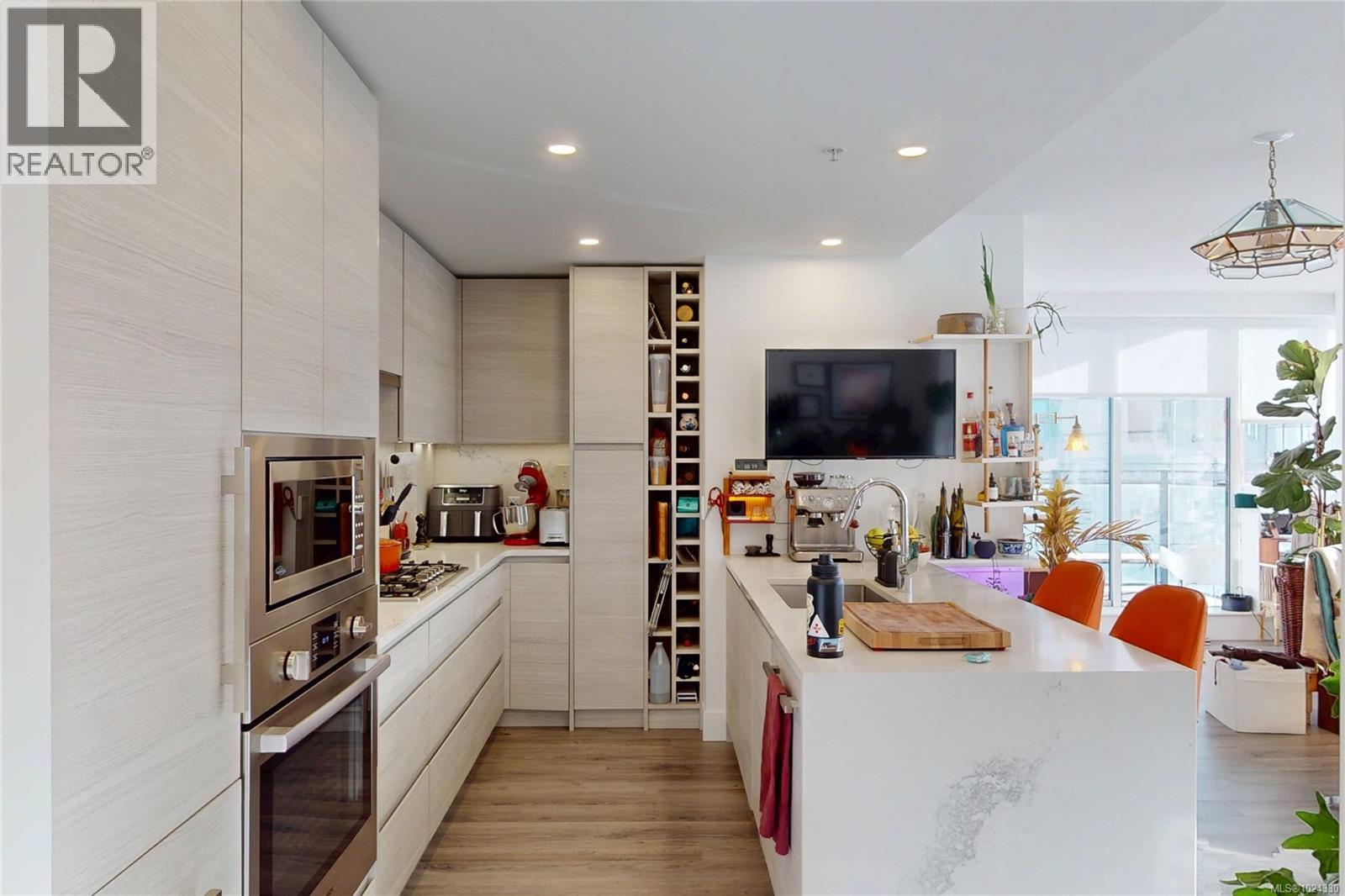 1108 777 Herald St, Victoria, British Columbia  V8T 0C7 - Photo 4 - 1024330