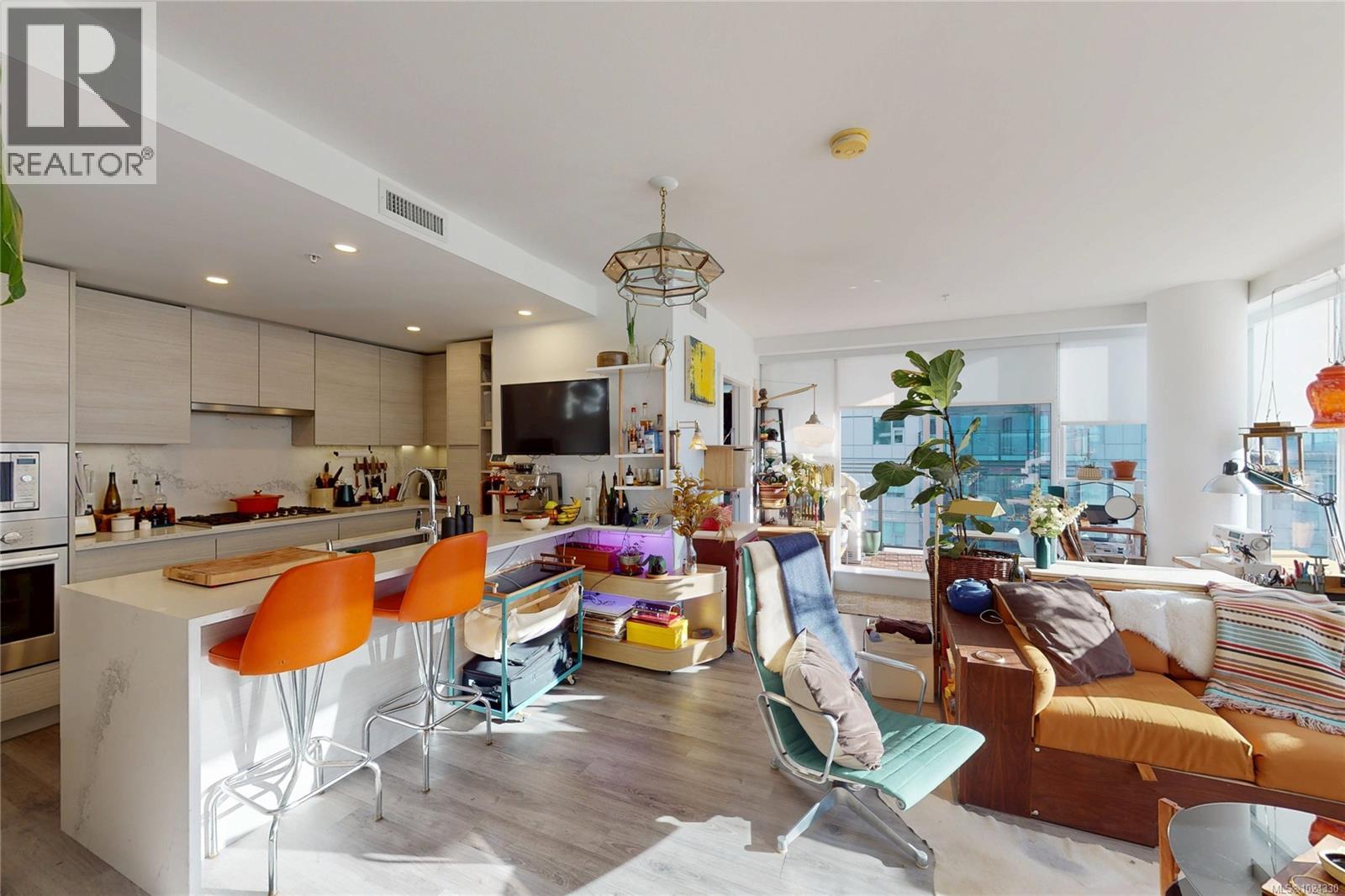 1108 777 Herald St, Victoria, British Columbia  V8T 0C7 - Photo 5 - 1024330