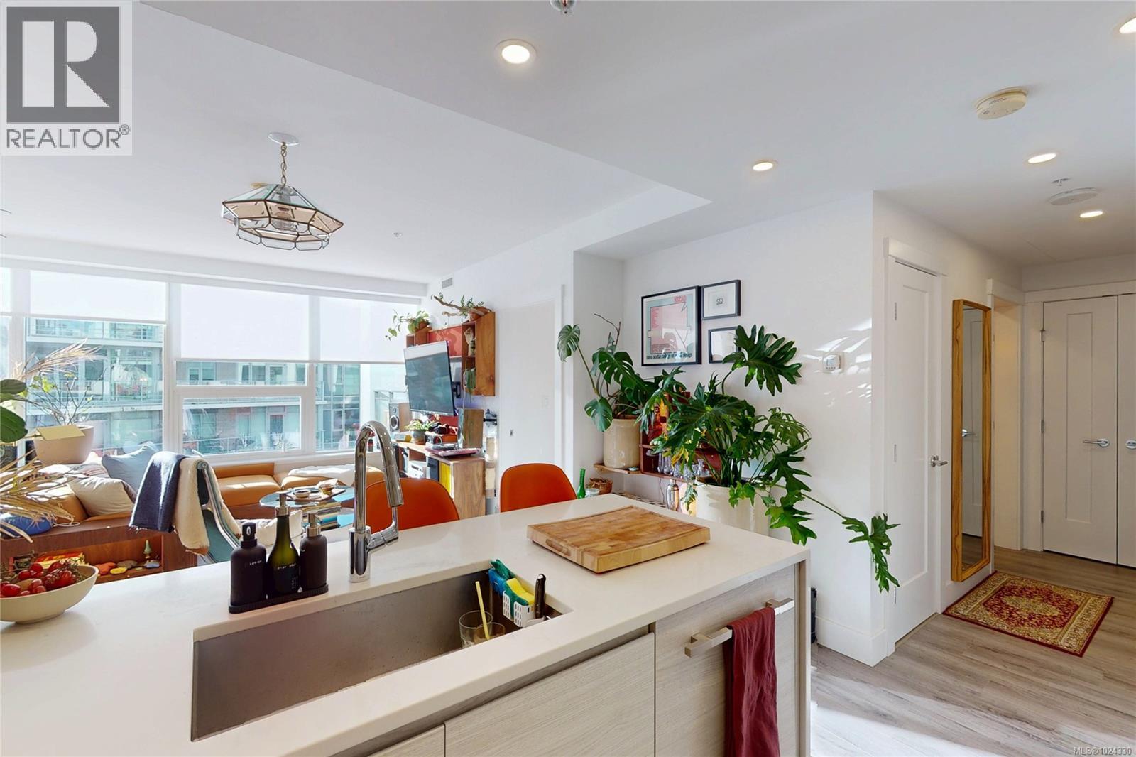 1108 777 Herald St, Victoria, British Columbia  V8T 0C7 - Photo 9 - 1024330