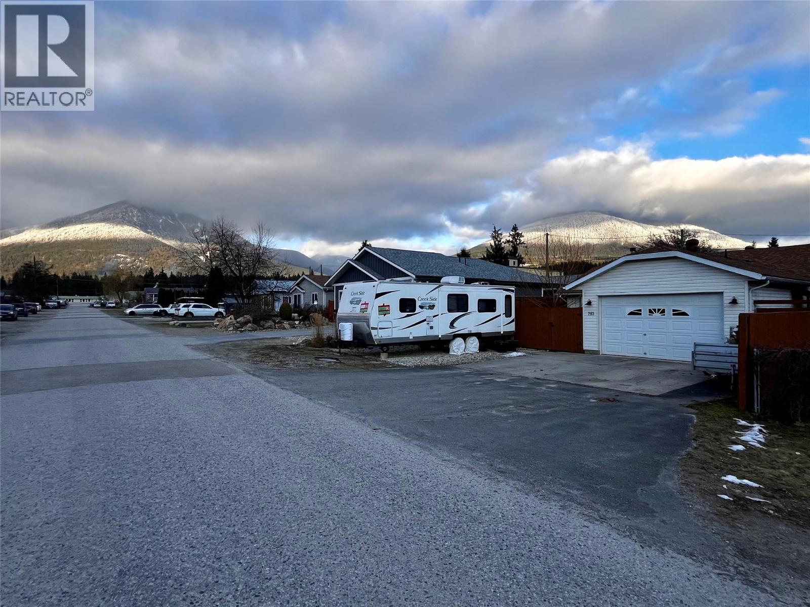 203 7th Avenue, Nakusp, British Columbia  V0G 1R0 - Photo 51 - 10373908