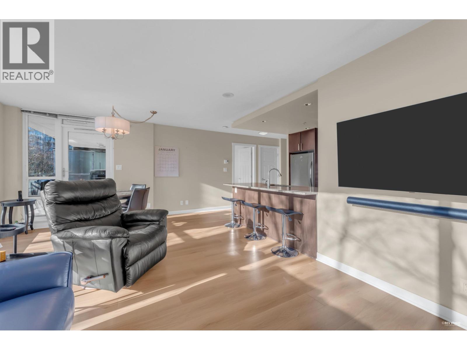 705 2978 Glen Drive, Coquitlam, British Columbia  V3B 0C3 - Photo 9 - R3083239