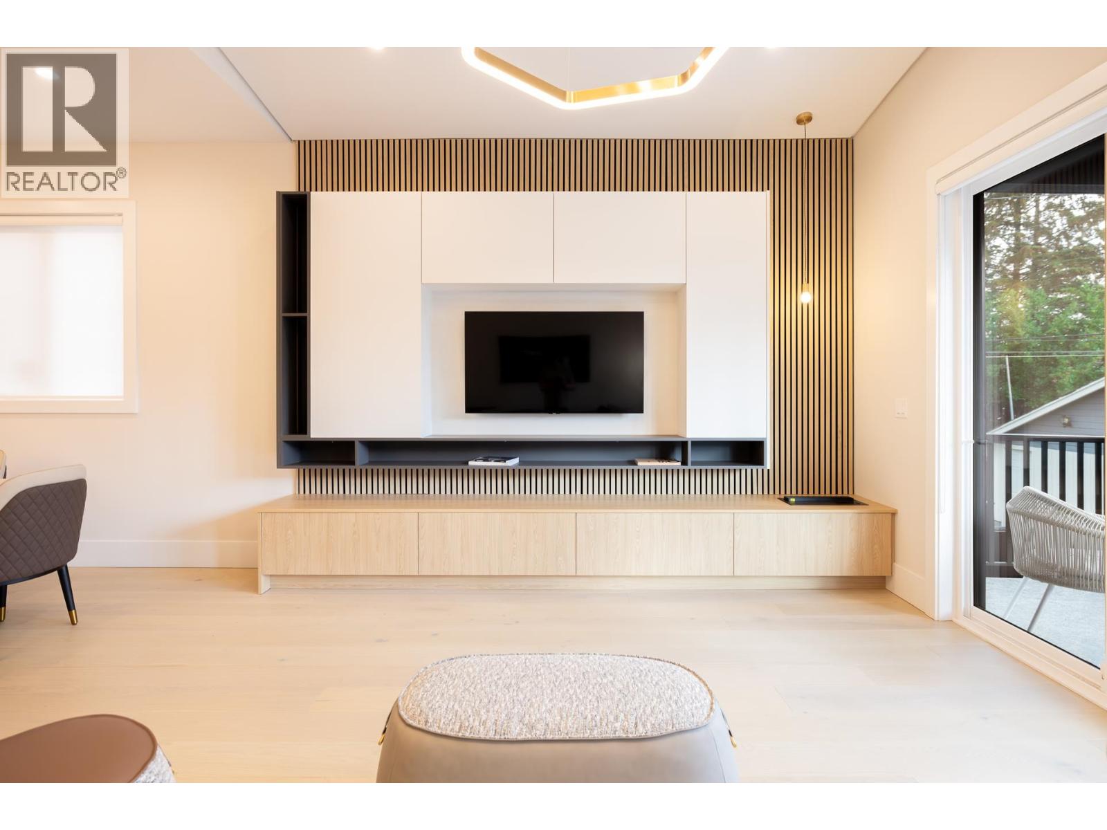 8055 18th Avenue, Burnaby, British Columbia  V3N 1J9 - Photo 4 - R3083197