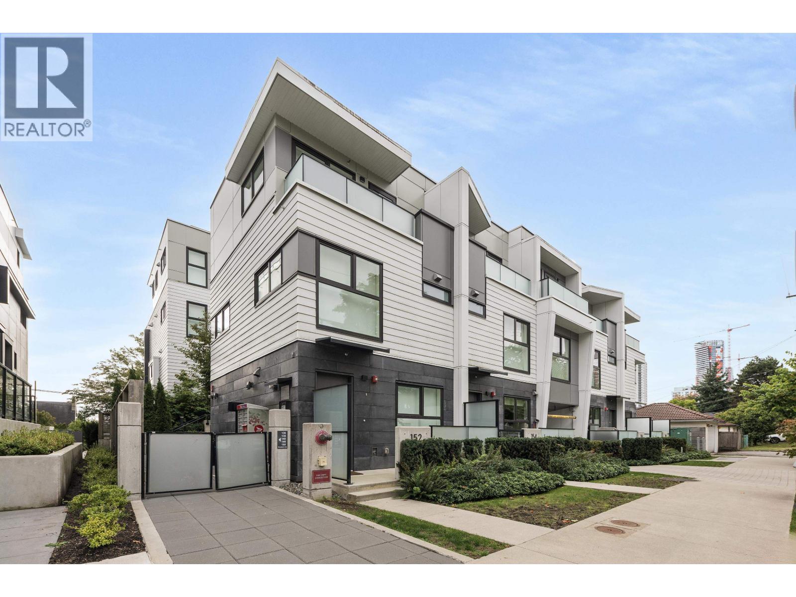 138 W Woodstock Avenue, Vancouver, British Columbia  V5Y 0N1 - Photo 1 - R3083398