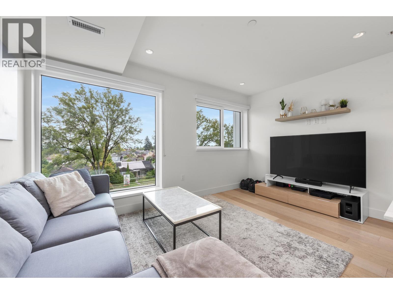 138 W Woodstock Avenue, Vancouver, British Columbia  V5Y 0N1 - Photo 12 - R3083398