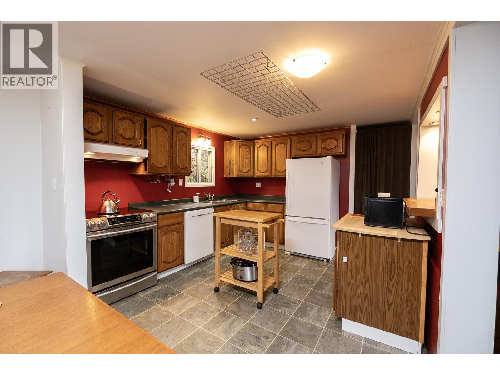 5863 Sandy Hook Road, Sechelt, British Columbia  V7Z 0C8 - Photo 6 - R3083435