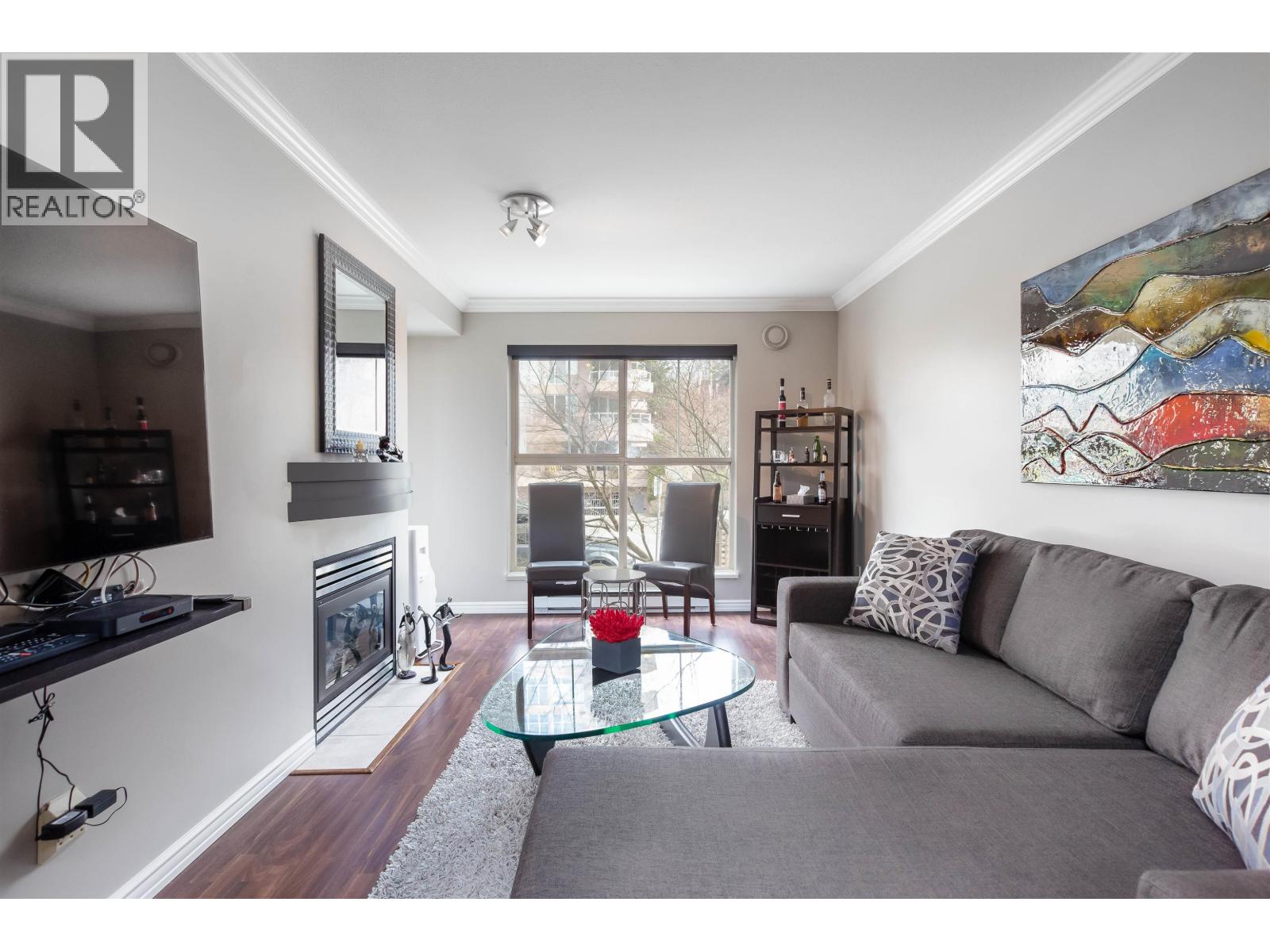 219 332 Lonsdale Avenue, North Vancouver, British Columbia  V7M 3M5 - Photo 2 - R3083455