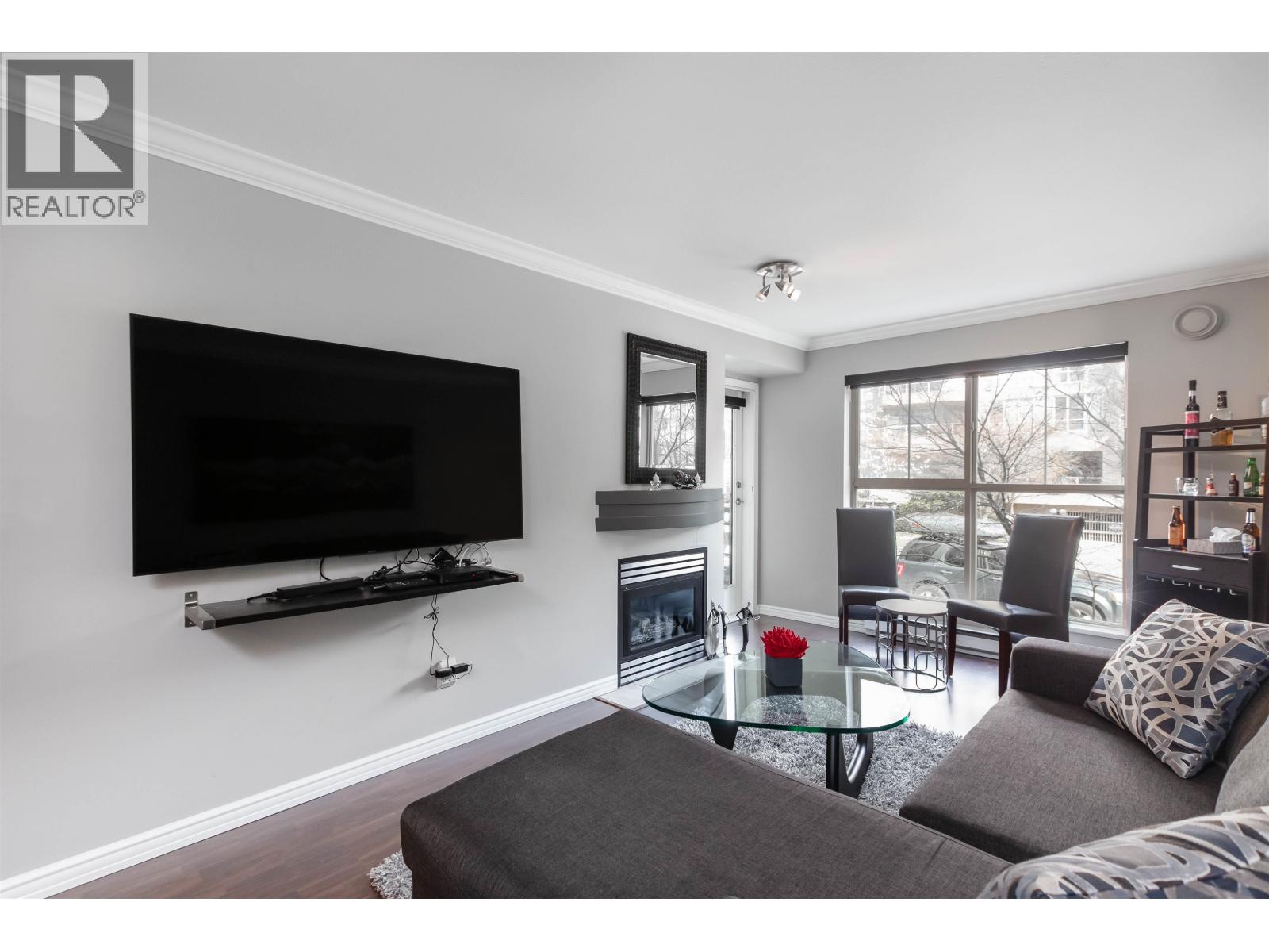 219 332 Lonsdale Avenue, North Vancouver, British Columbia  V7M 3M5 - Photo 3 - R3083455