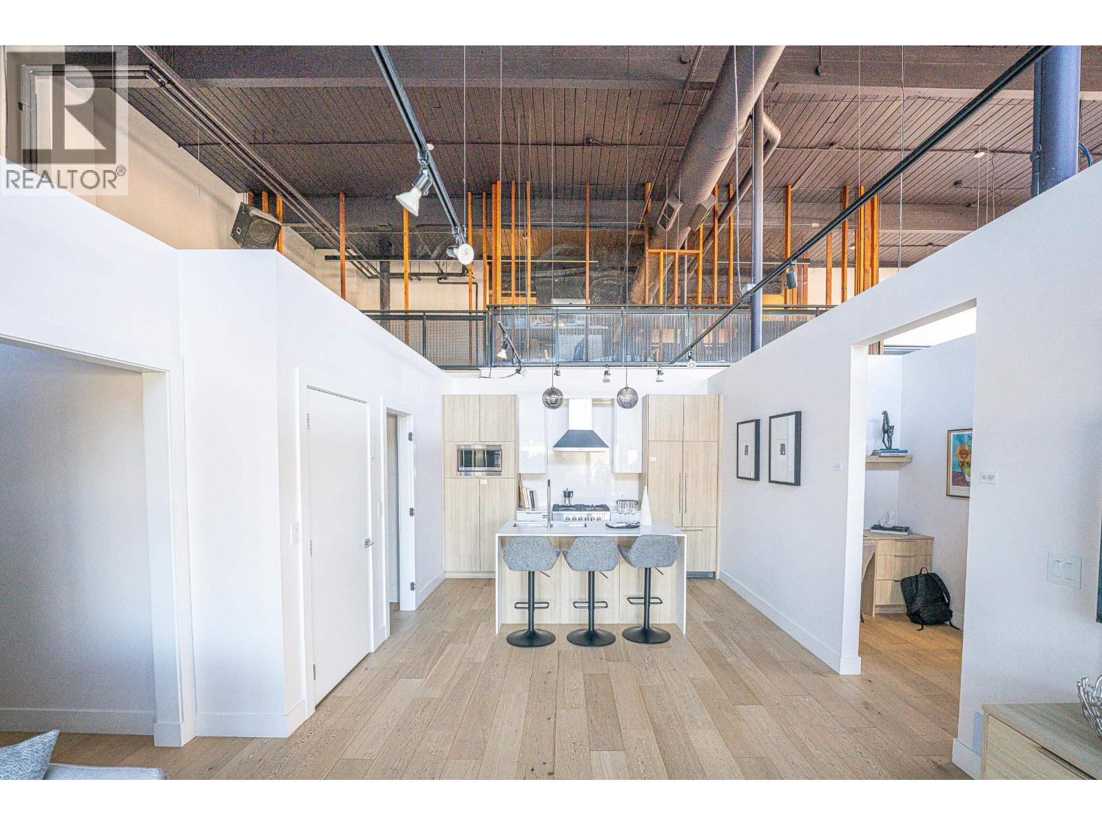 5648 Imperial Street, Burnaby, British Columbia  V5J 1E9 - Photo 3 - C8075288