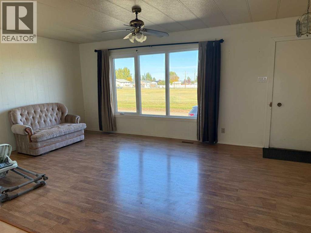 405 2 Avenue E, Bow Island, Alberta  T0K 0G0 - Photo 4 - A2263035