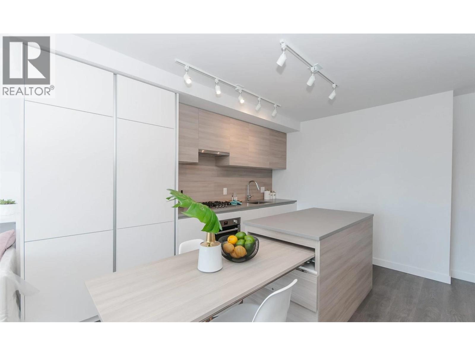 1003 652 Whiting Way, Coquitlam, British Columbia  V3J 0K3 - Photo 1 - R3083123