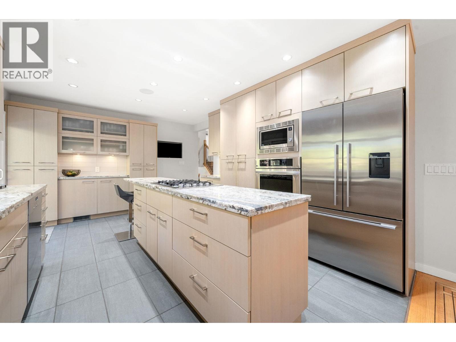 4966 Ranger Avenue, North Vancouver, British Columbia  V7R 3M4 - Photo 7 - R3083226