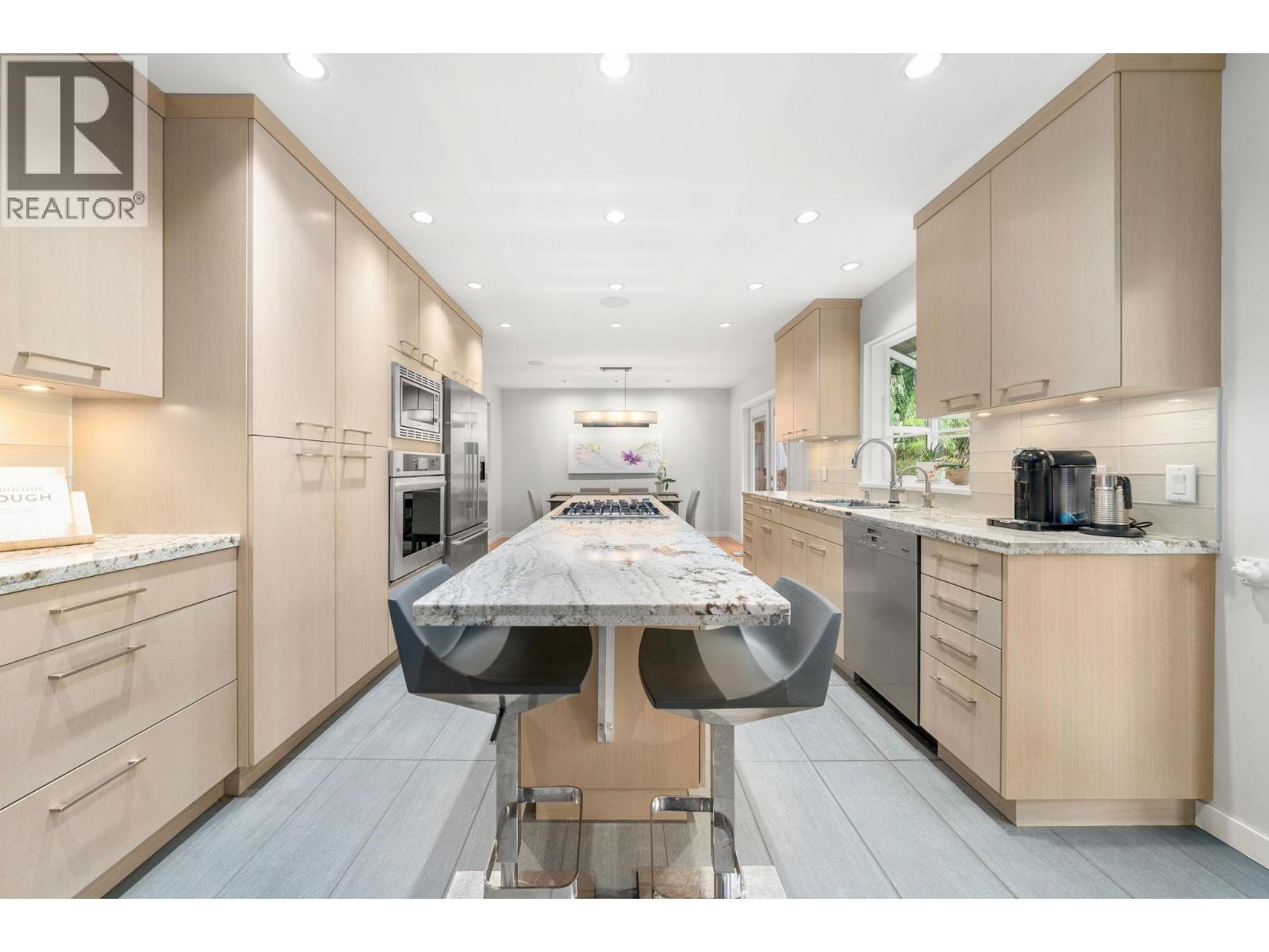 4966 Ranger Avenue, North Vancouver, British Columbia  V7R 3M4 - Photo 4 - R3083226