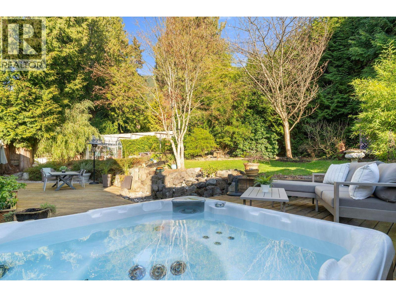 4966 Ranger Avenue, North Vancouver, British Columbia  V7R 3M4 - Photo 18 - R3083226