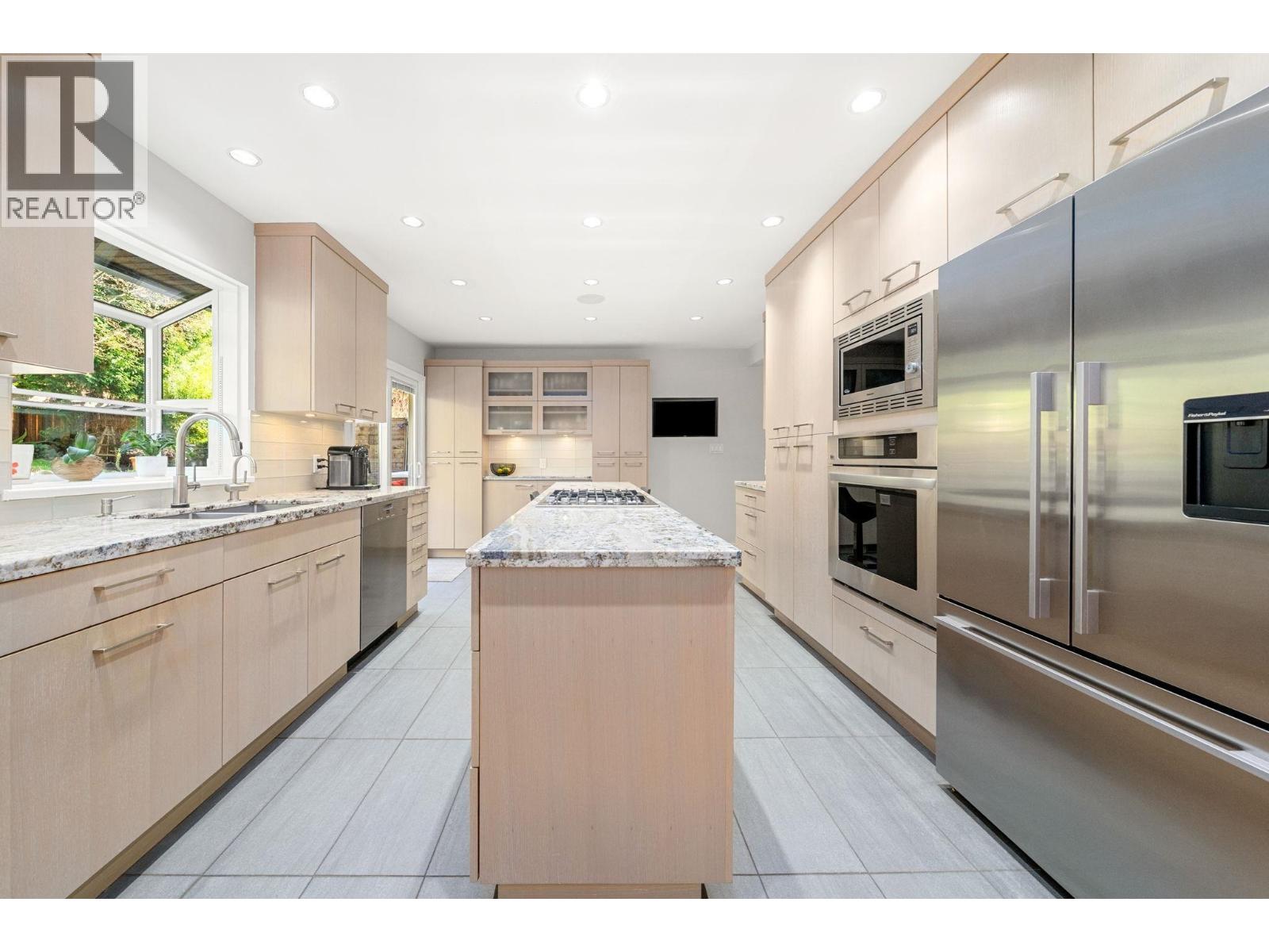 4966 Ranger Avenue, North Vancouver, British Columbia  V7R 3M4 - Photo 5 - R3083226