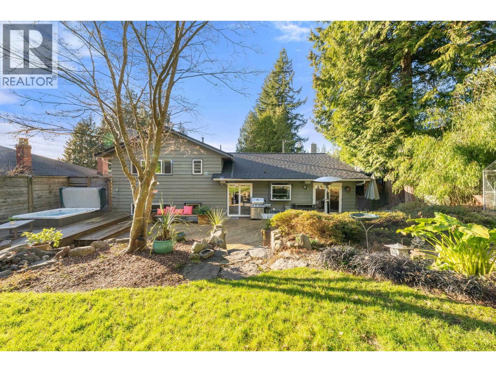 4966 Ranger Avenue, North Vancouver, British Columbia  V7R 3M4 - Photo 2 - R3083226