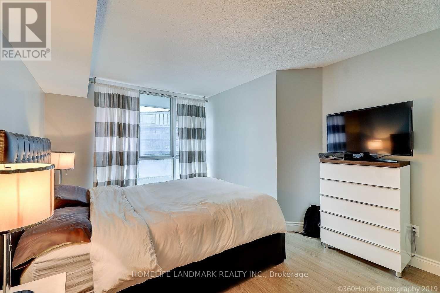 2202 - 38 Elm Street, Toronto, Ontario  M5G 2K5 - Photo 10 - C12731158