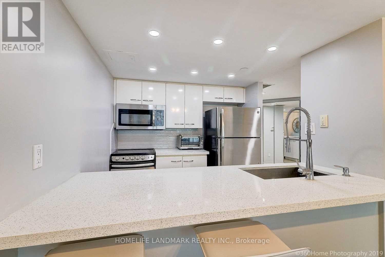 2202 - 38 Elm Street, Toronto, Ontario  M5G 2K5 - Photo 2 - C12731158