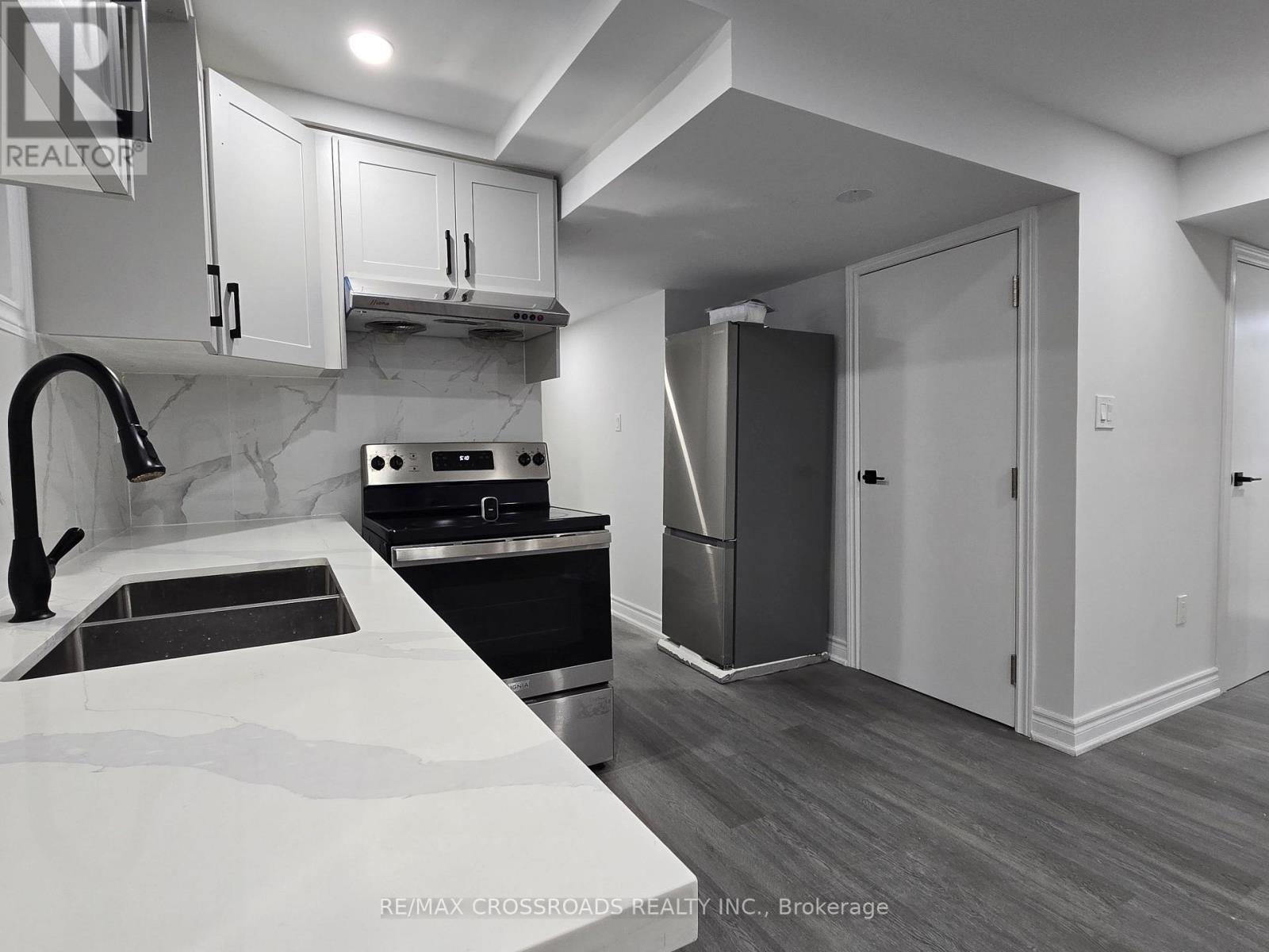 Lower/bsmt - 3265 Turnstone Boulevard, Pickering, Ontario  L1X 0N2 - Photo 6 - E12729000