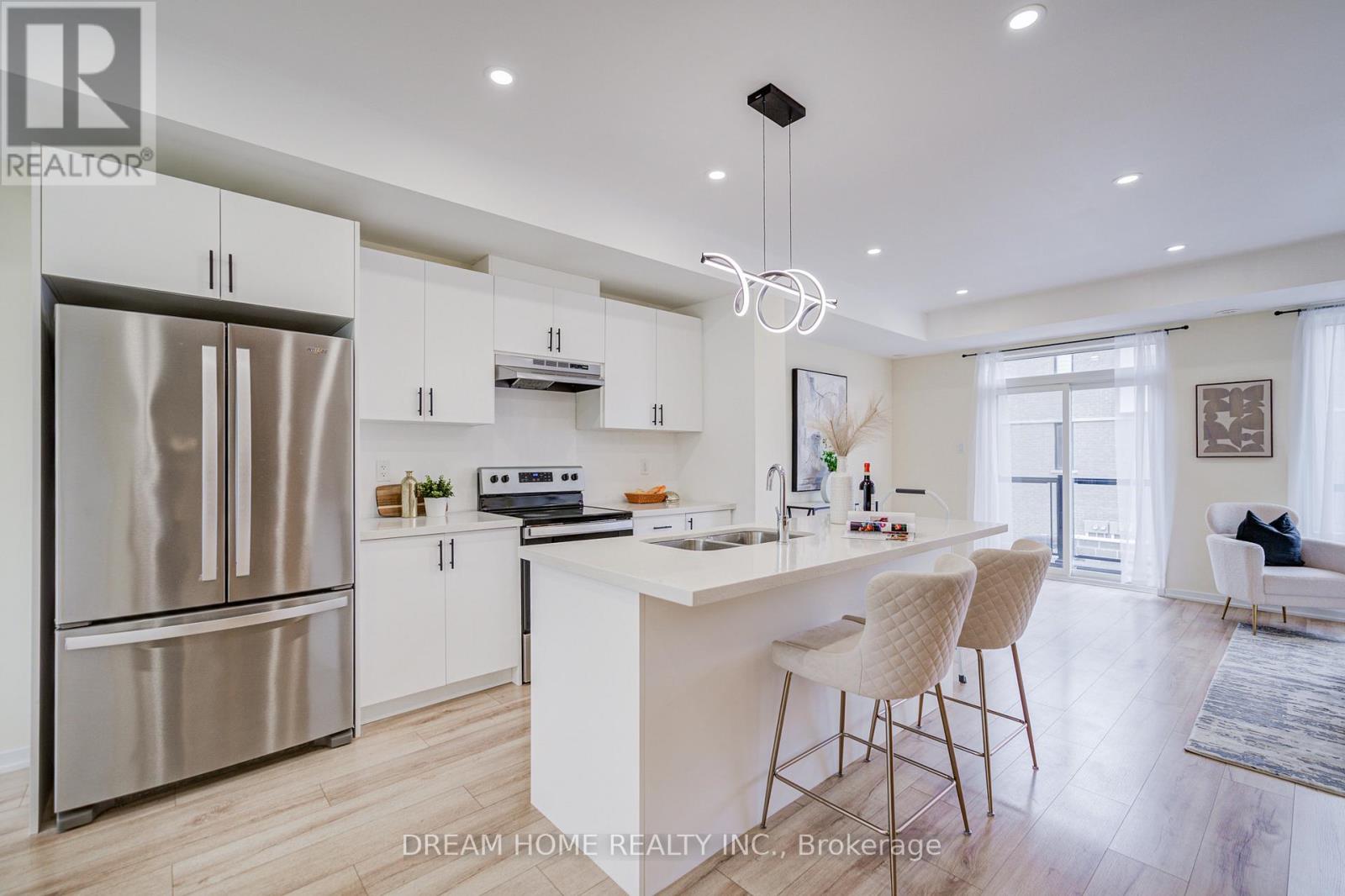 99 Crimson Forest Drive, Vaughan, Ontario  L6A 5C6 - Photo 4 - N12731154