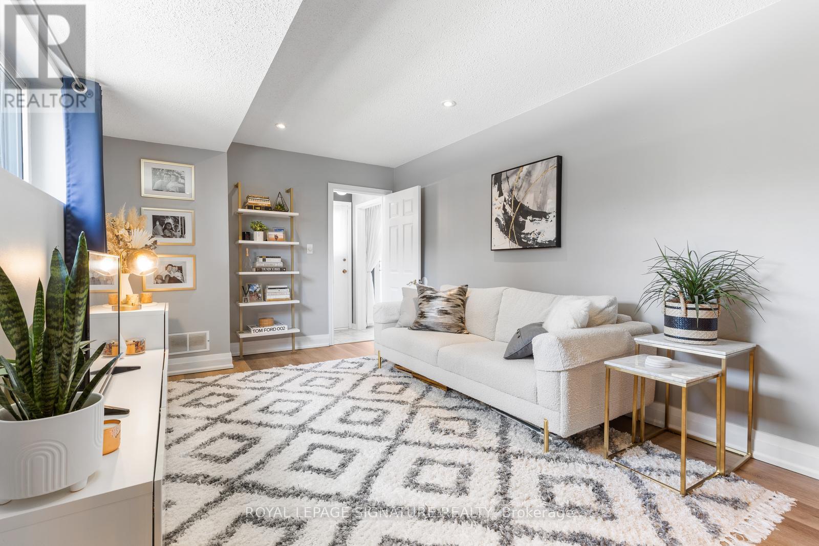 1469 Hillgrove Road, Mississauga, Ontario  L5J 3M2 - Photo 19 - W12731150