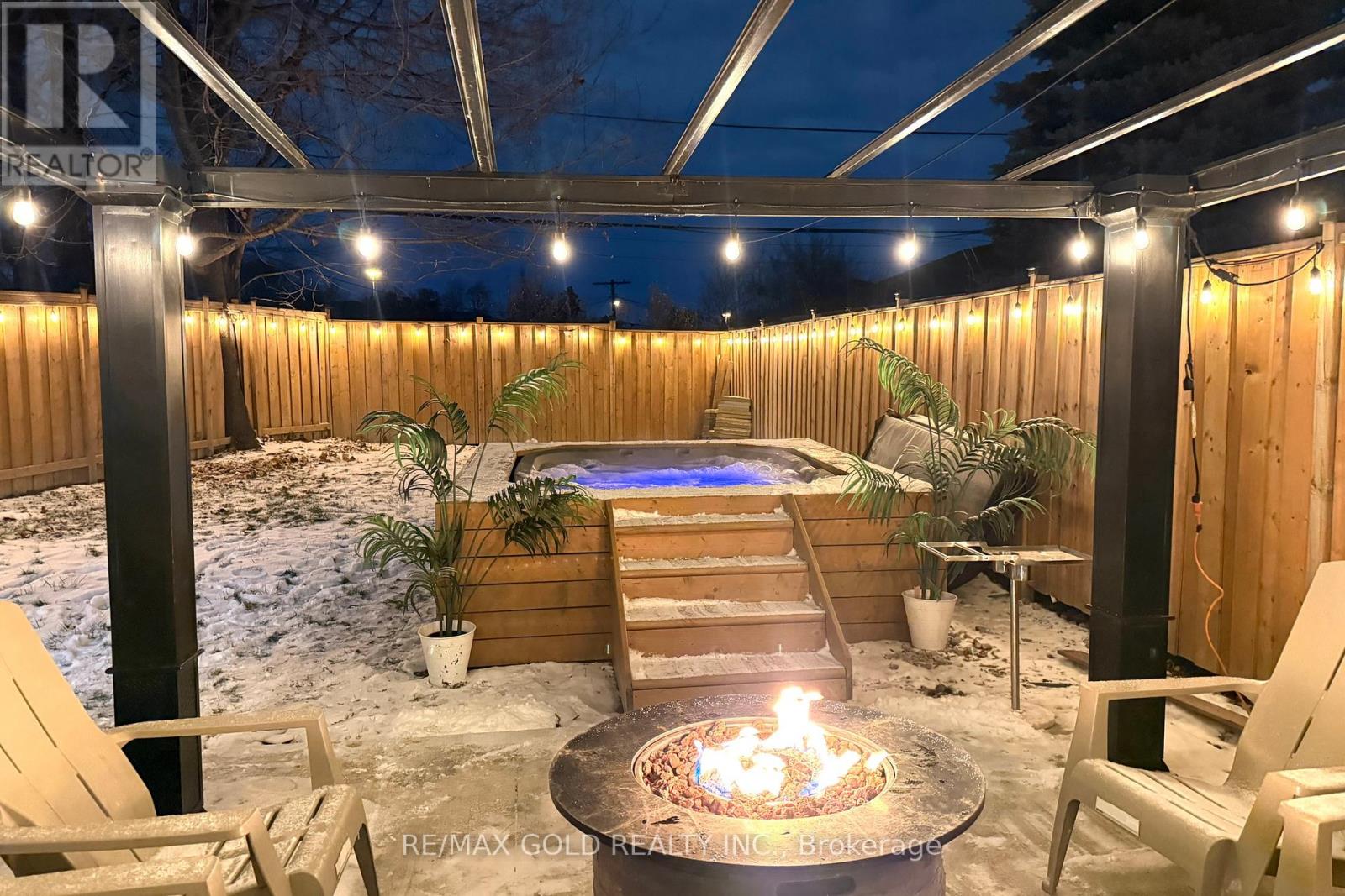 189 Kingsview Boulevard, Toronto, Ontario  M9R 1V7 - Photo 3 - W12731160