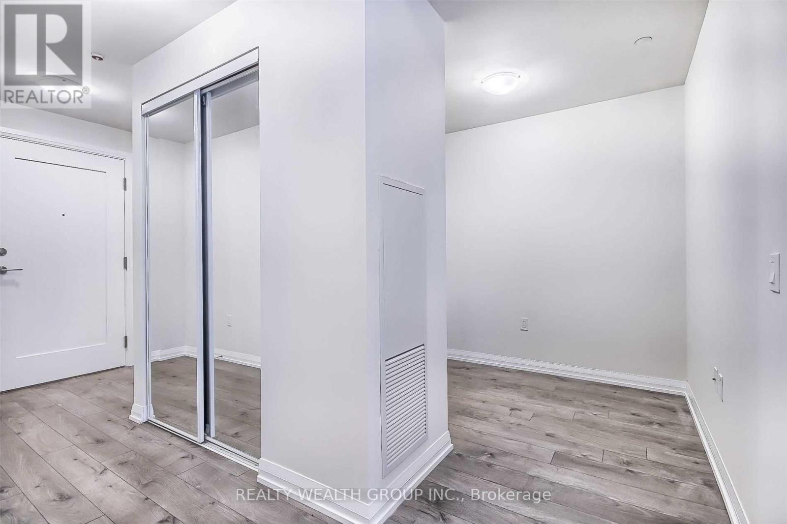 1114 - 35 Watergarden Drive, Mississauga, Ontario  L5R 1B2 - Photo 11 - W12731164