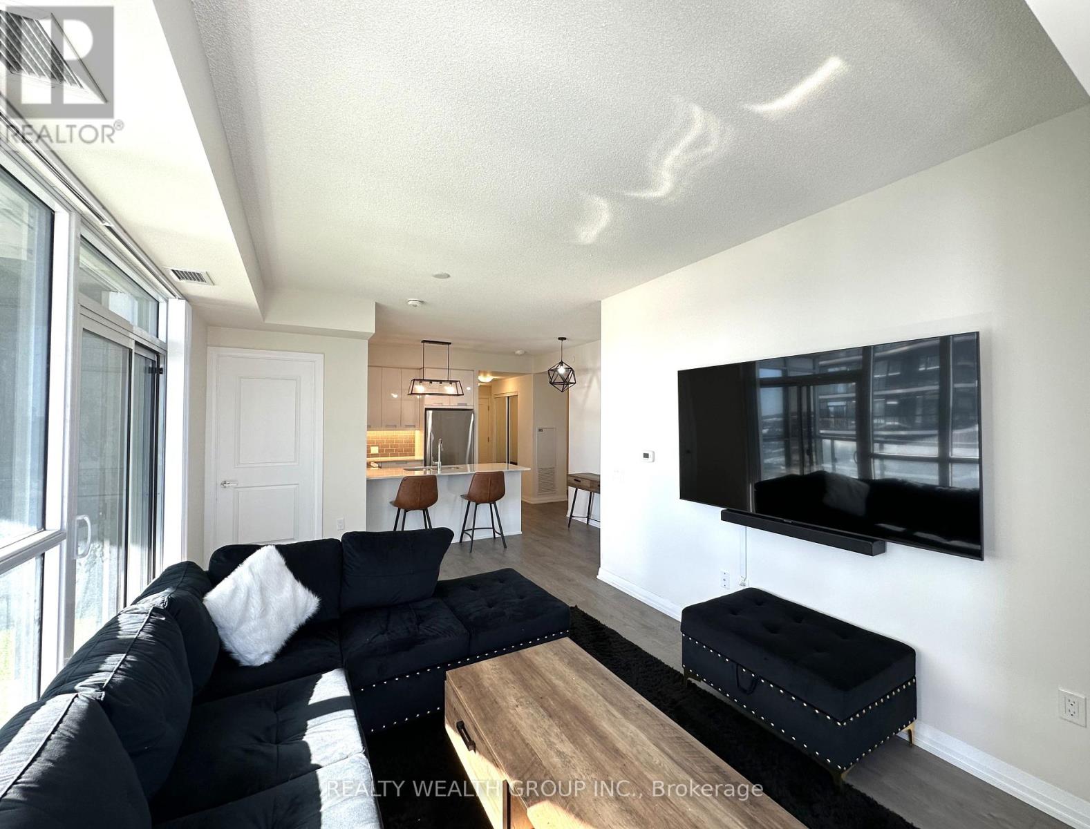 1114 - 35 Watergarden Drive, Mississauga, Ontario  L5R 1B2 - Photo 5 - W12731164