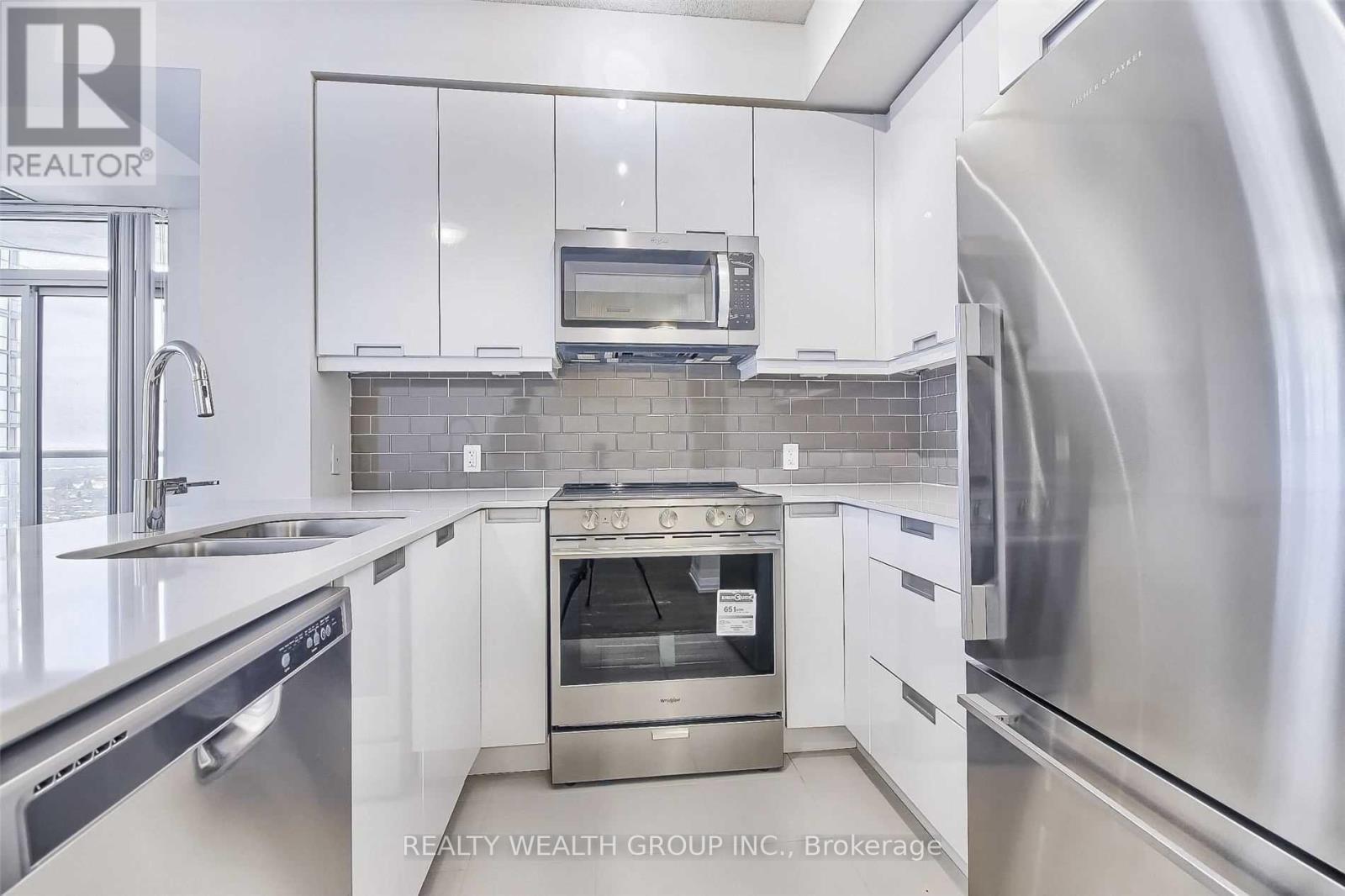 1114 - 35 Watergarden Drive, Mississauga, Ontario  L5R 1B2 - Photo 7 - W12731164