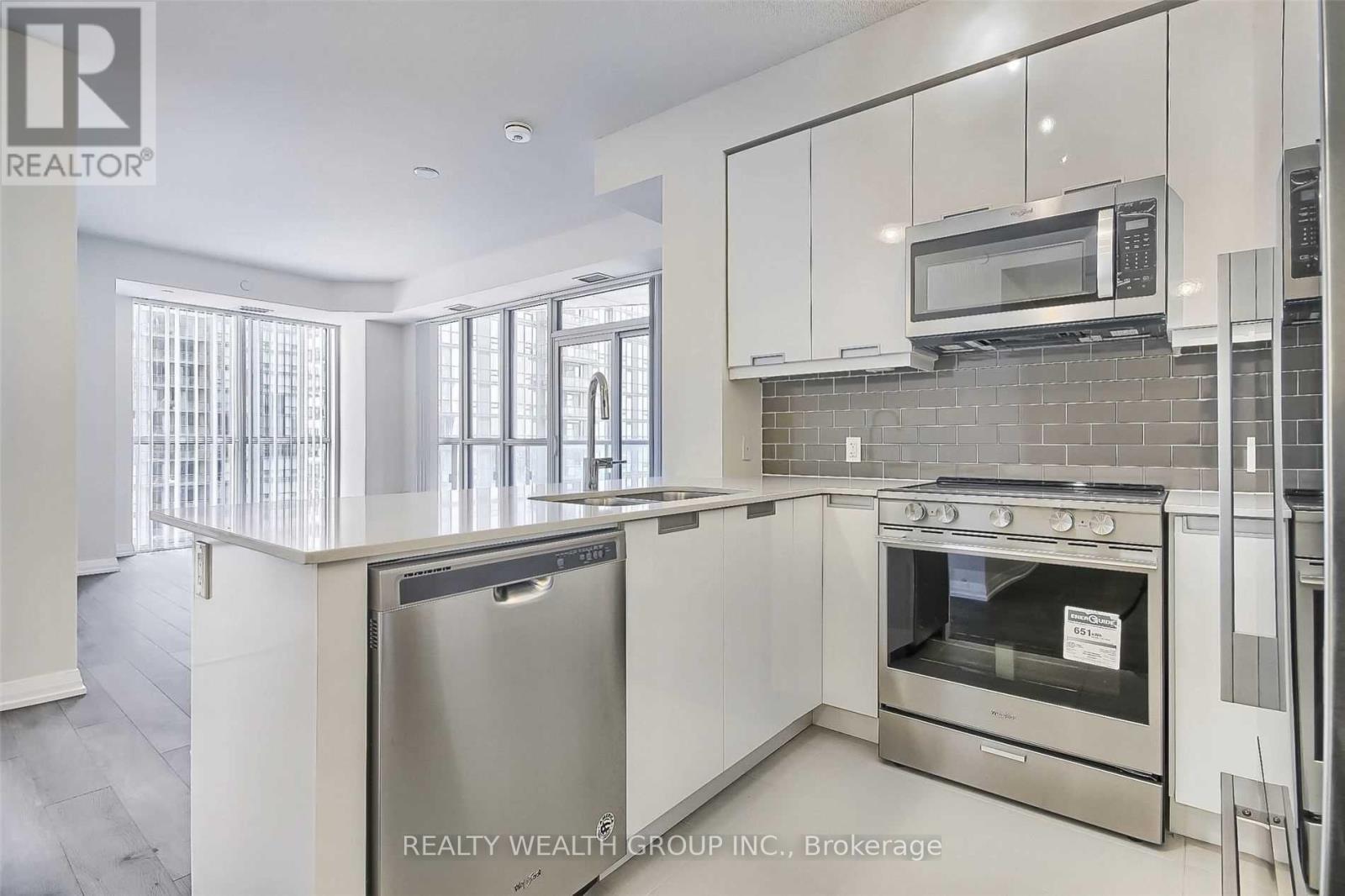 1114 - 35 Watergarden Drive, Mississauga, Ontario  L5R 1B2 - Photo 8 - W12731164