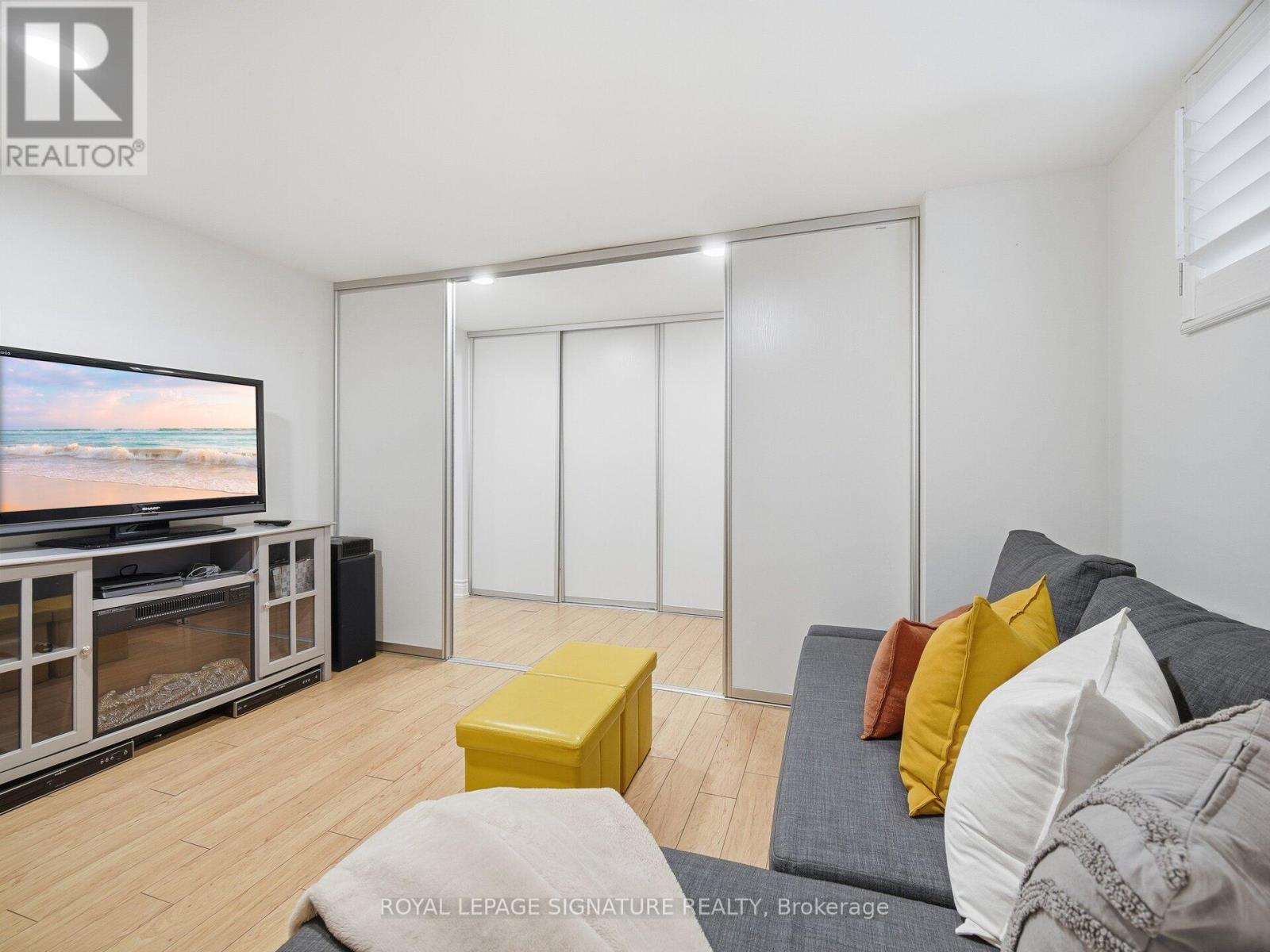 205 Prince Edward Drive S, Toronto, Ontario  M8Y 3X1 - Photo 23 - W12730798