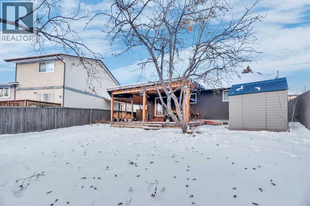 19 Castlepark Way Ne, Calgary, Alberta  T3J 1R7 - Photo 5 - A2273385